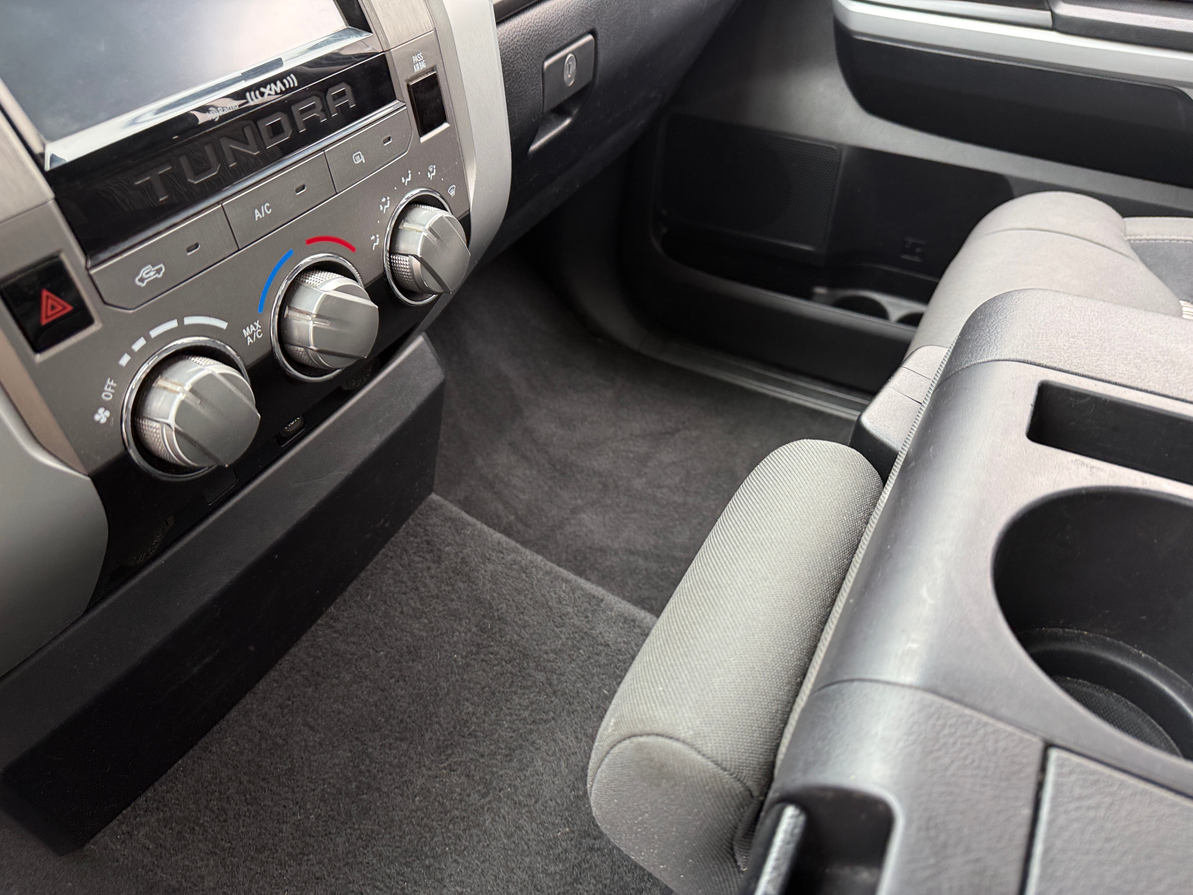 2018 Toyota Tundra SR5 - Photo 6