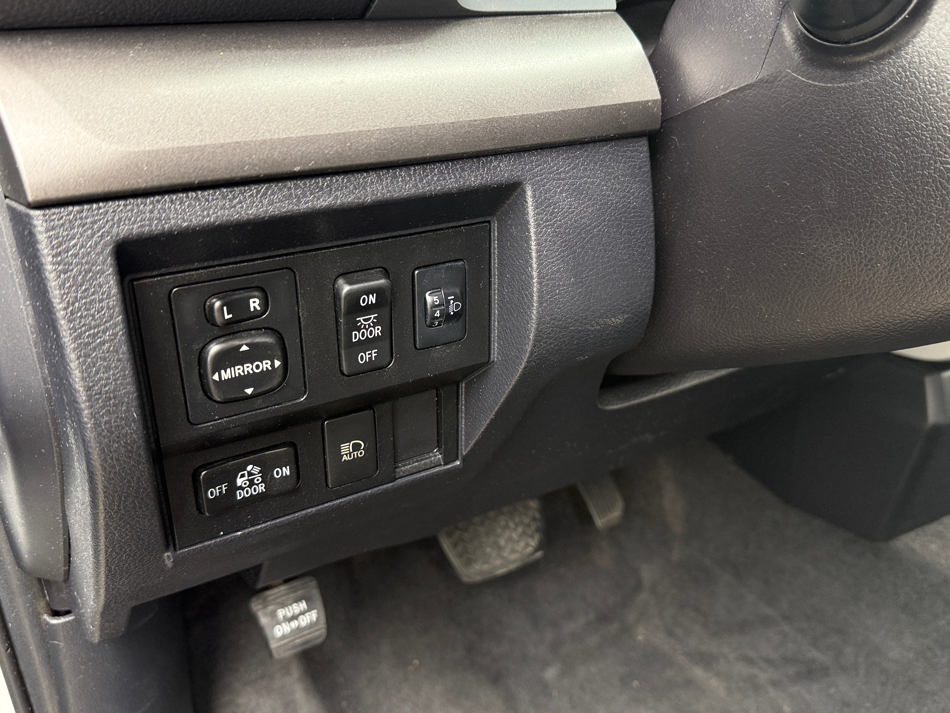 2018 Toyota Tundra SR5 - Photo 2
