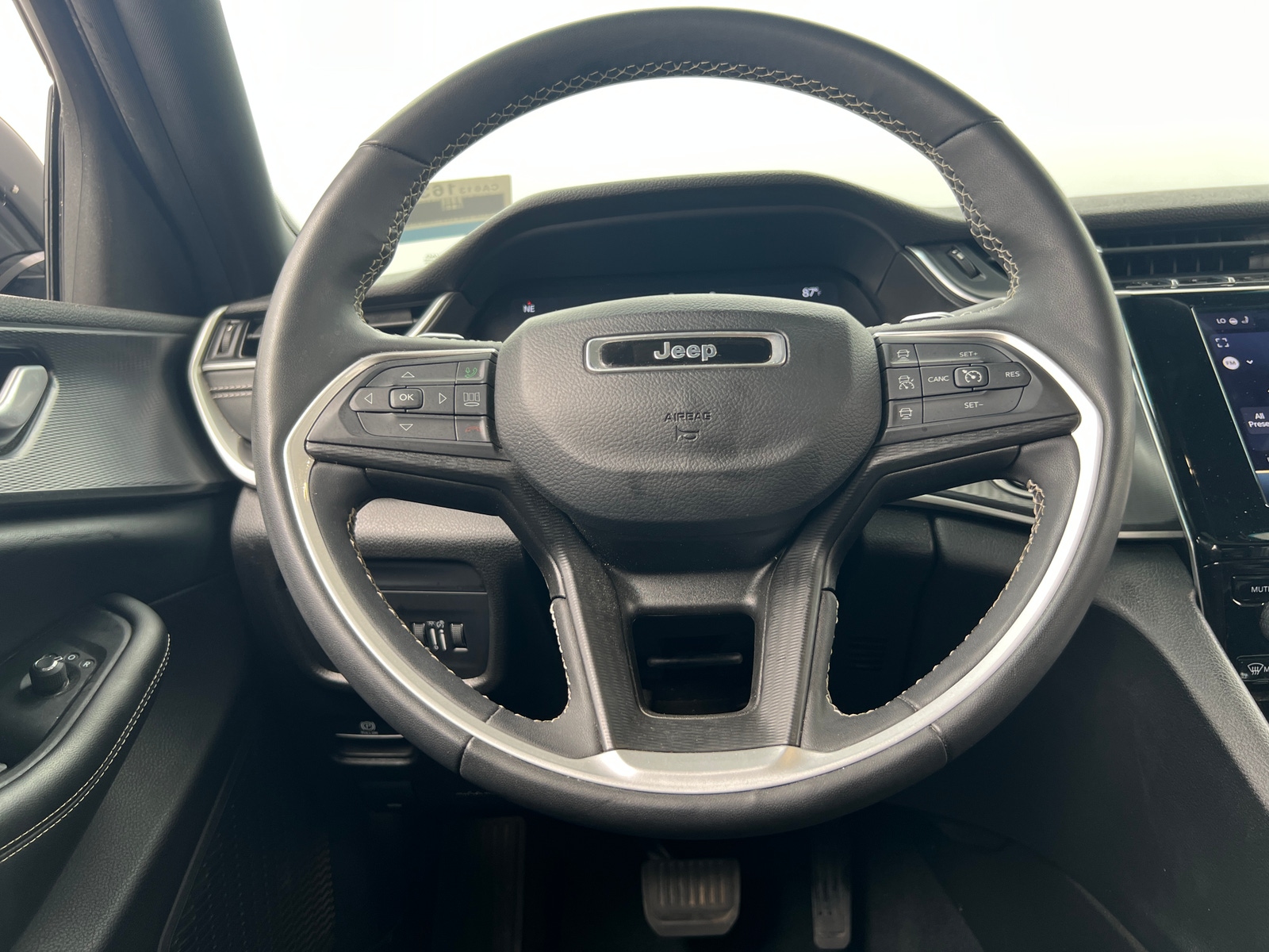 Thumbnail: 2023 Jeep Grand Cherokee - 4
