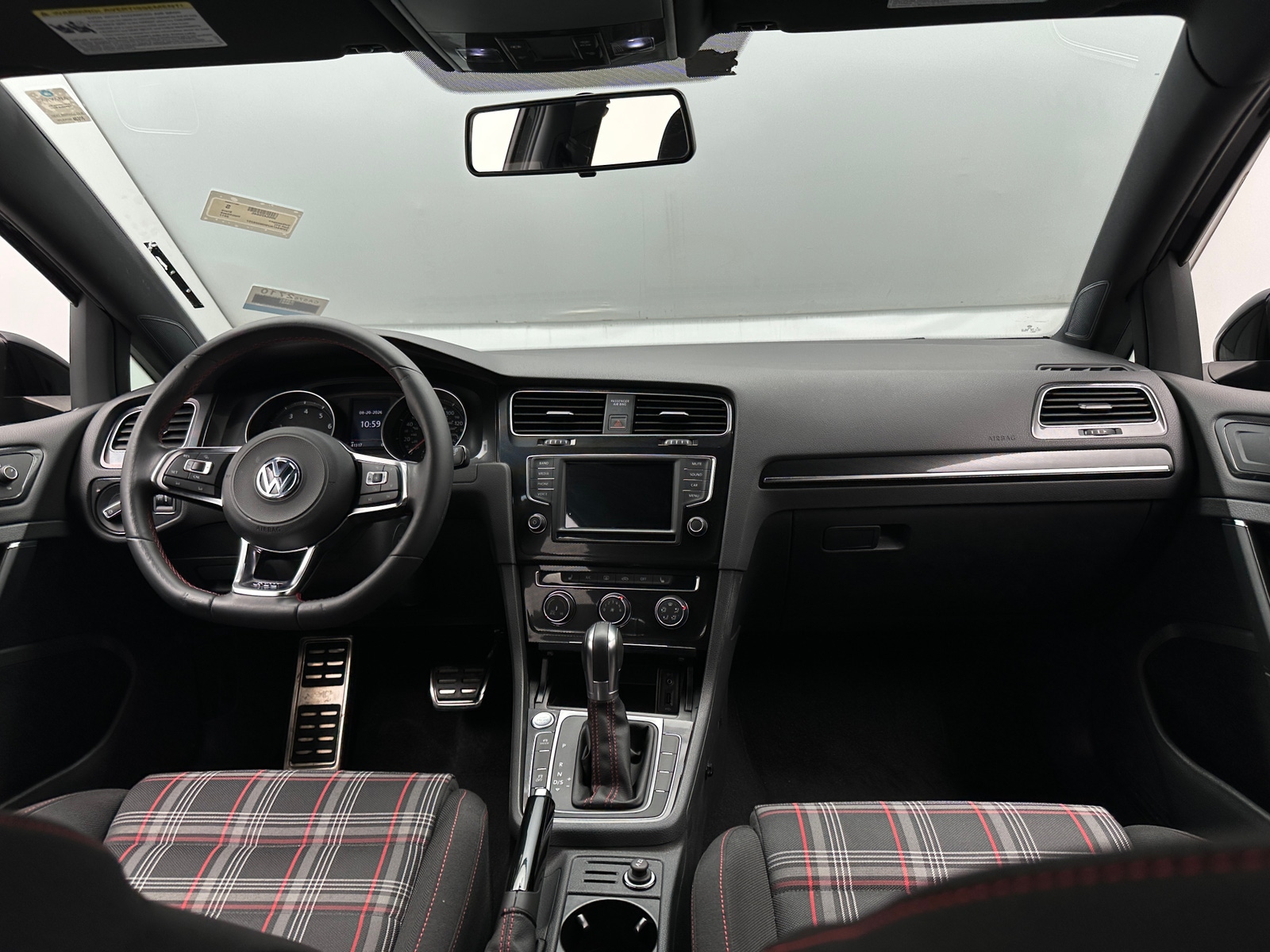 Thumbnail: 2017 Volkswagen Golf - 3