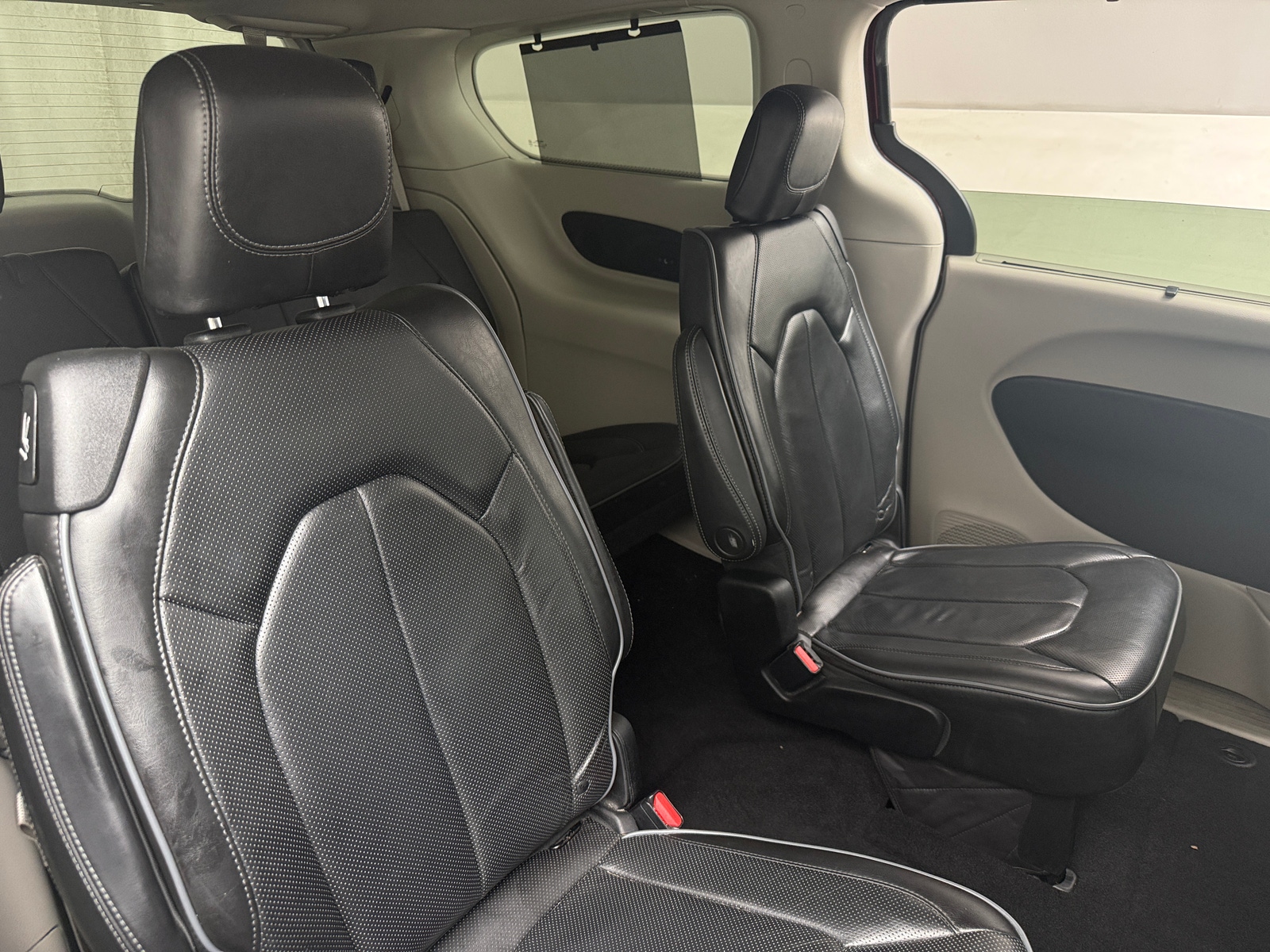 Thumbnail: 2018 Chrysler Pacifica - 5
