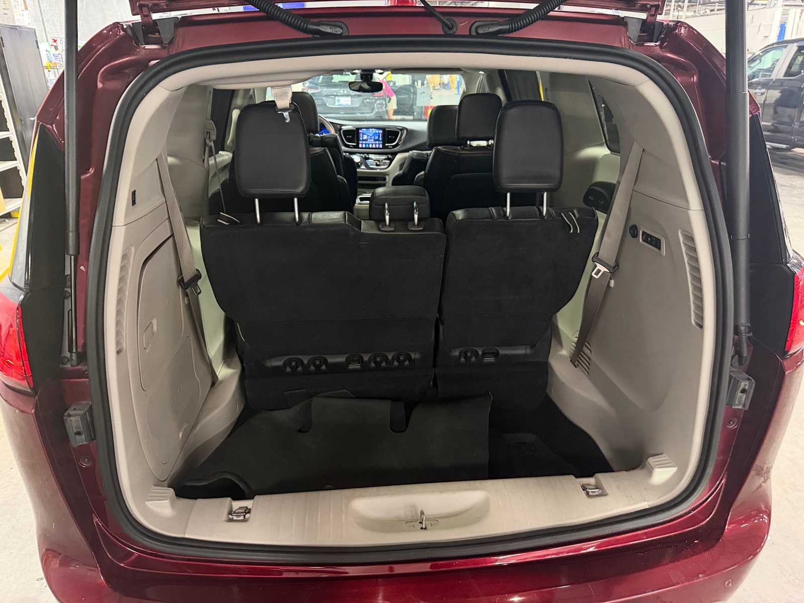 Thumbnail: 2018 Chrysler Pacifica - 6