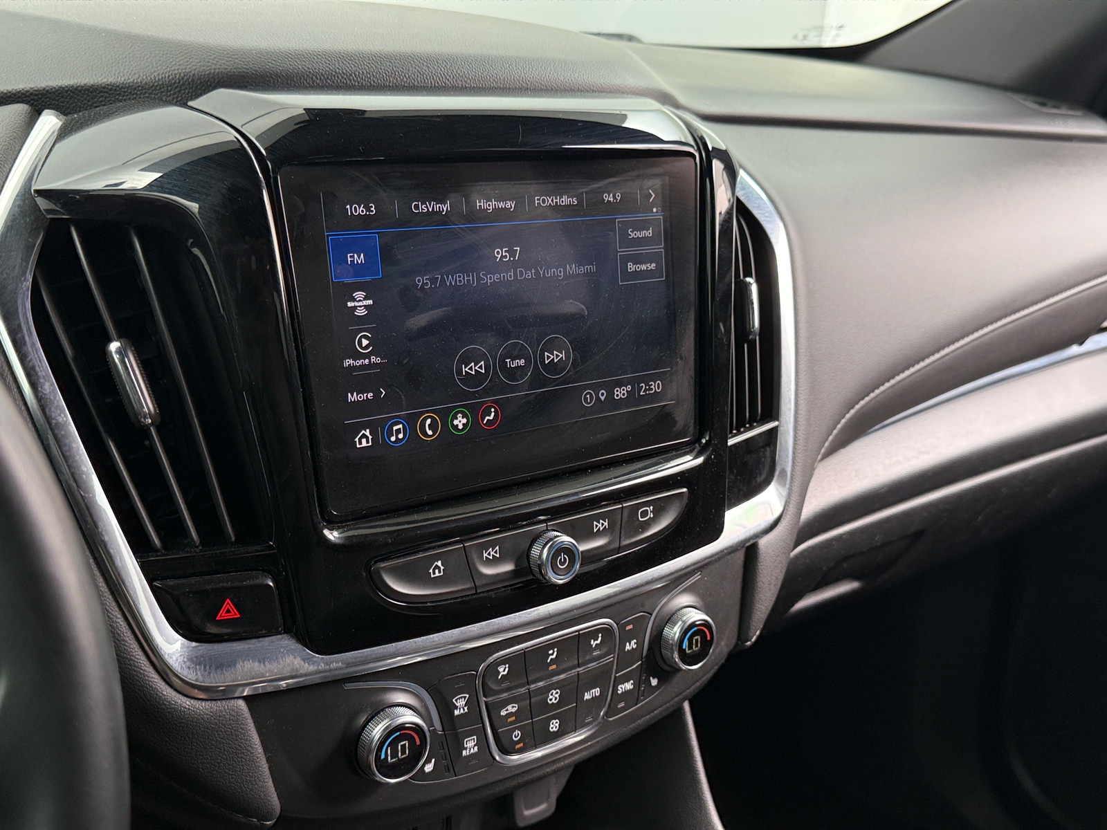Thumbnail: 2023 Chevrolet Traverse - 4