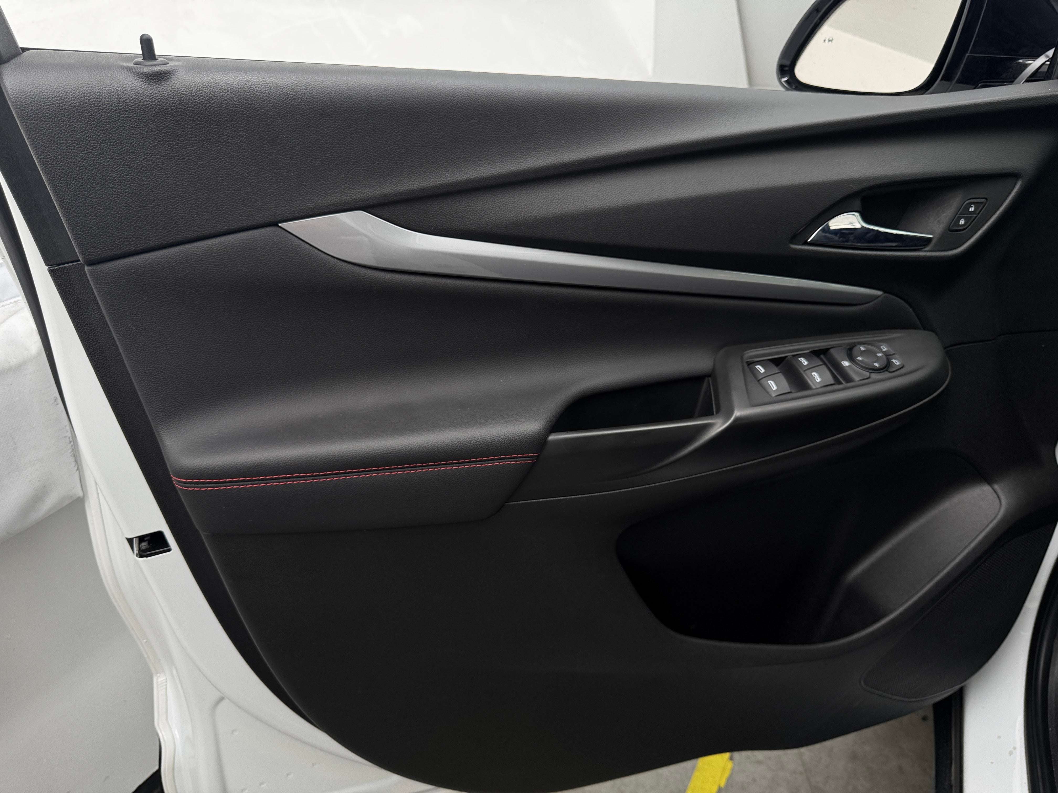 Used 2023 Chevrolet Bolt EUV LT with VIN 1G1FY6S03P4132829 for sale in Oak Creek, WI