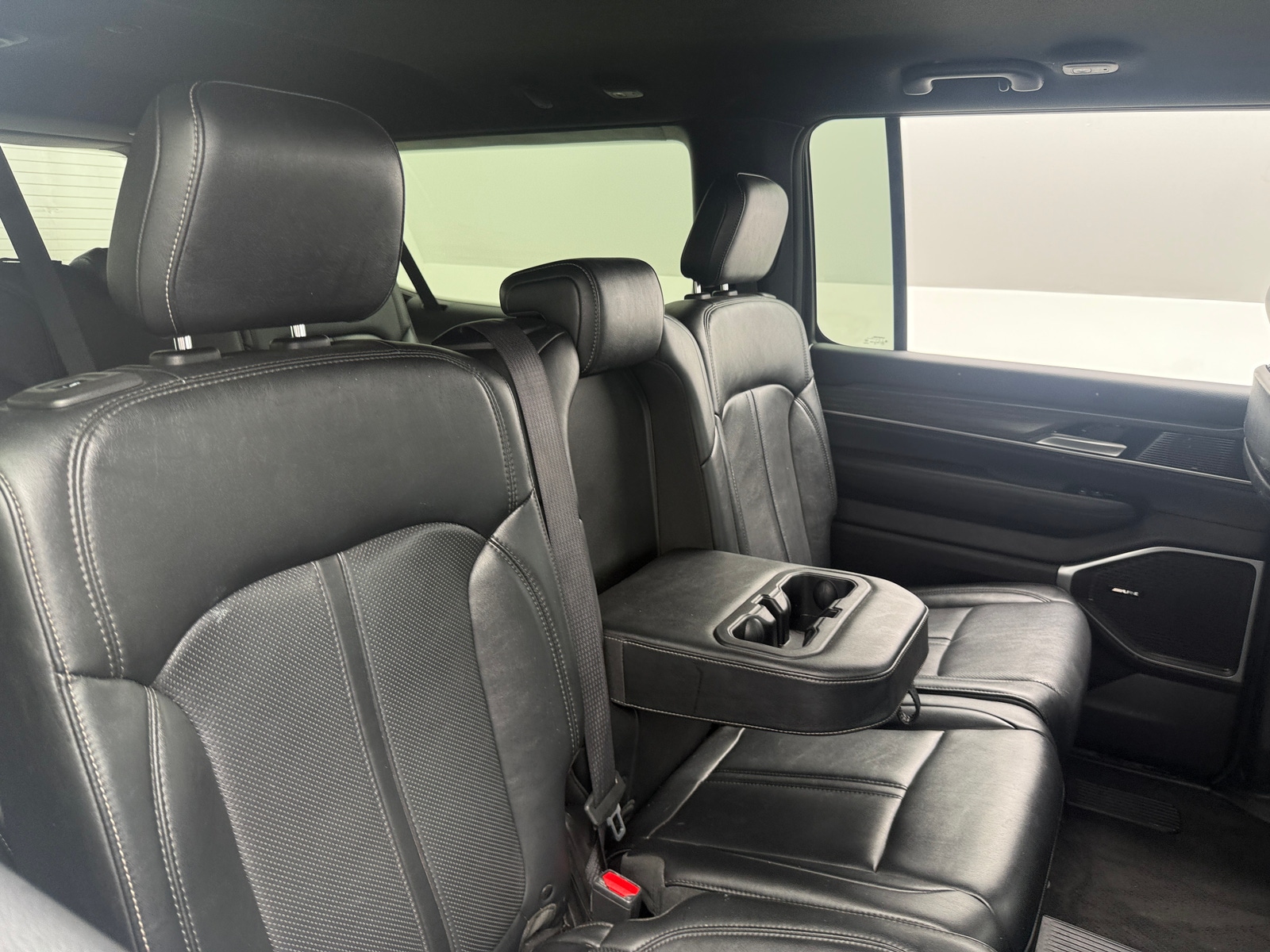Thumbnail: 2024 Jeep Wagoneer - 5