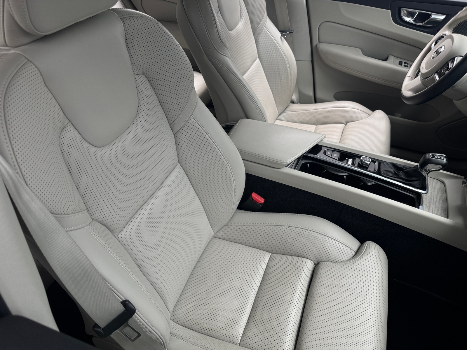 Thumbnail: 2019 Volvo XC60 - 2