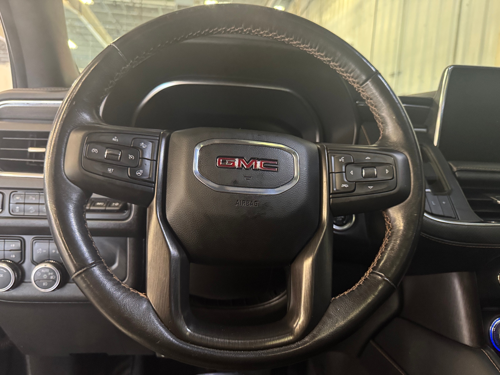 Thumbnail: 2023 GMC Yukon - 4