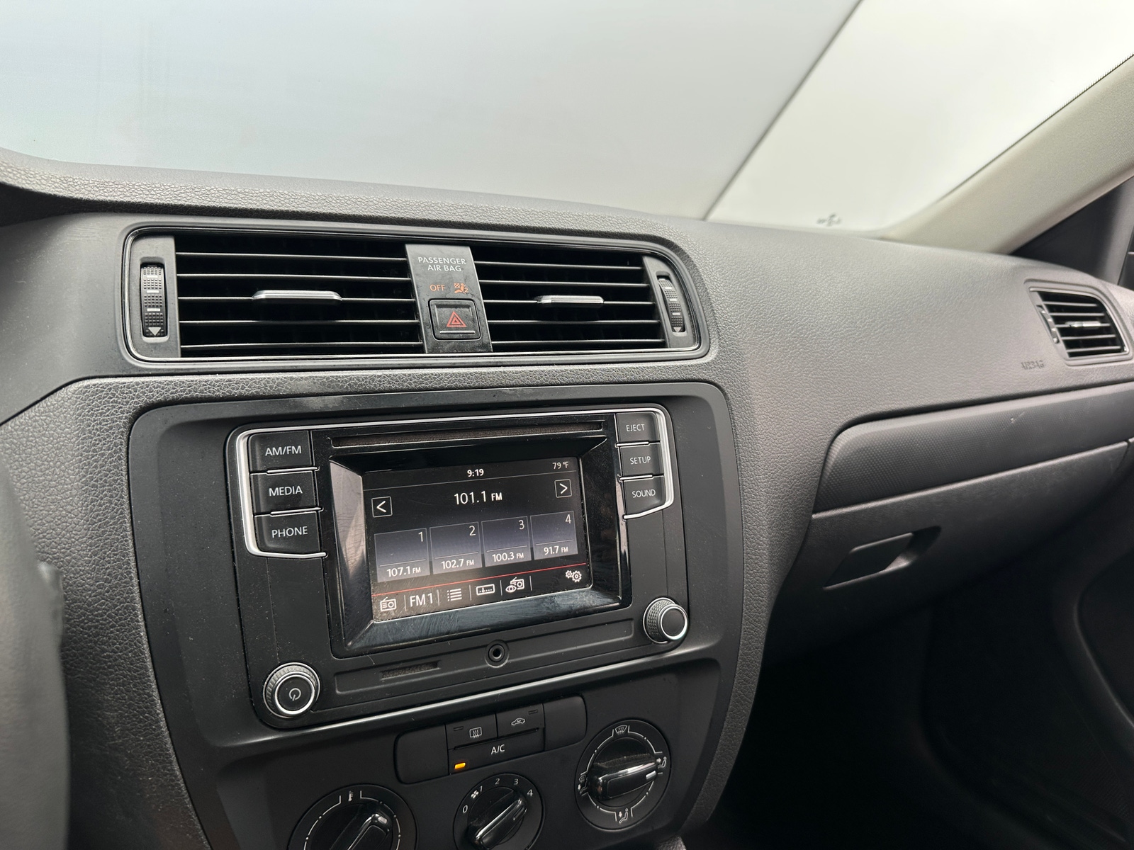 Thumbnail: 2016 Volkswagen Jetta - 4