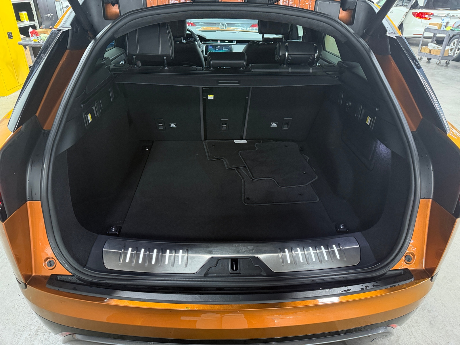 Thumbnail: 2020 Land Rover Range Rover Velar - 6