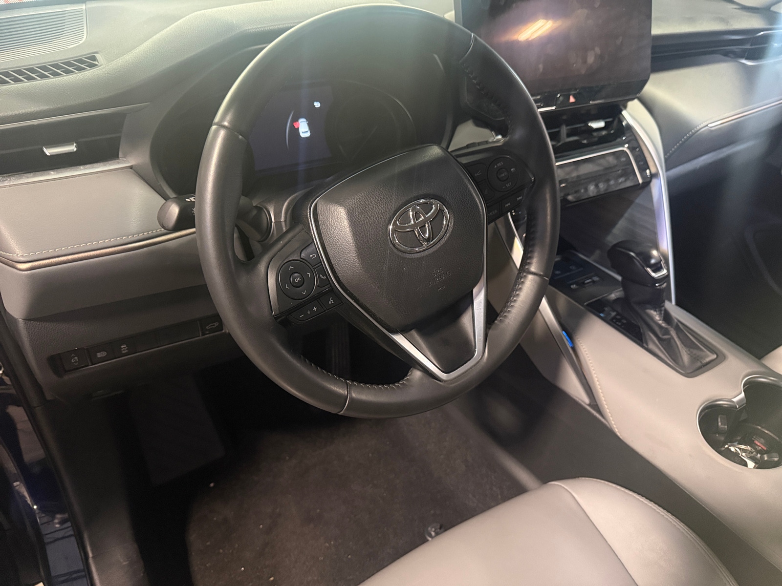 Thumbnail: 2023 Toyota Venza - 4