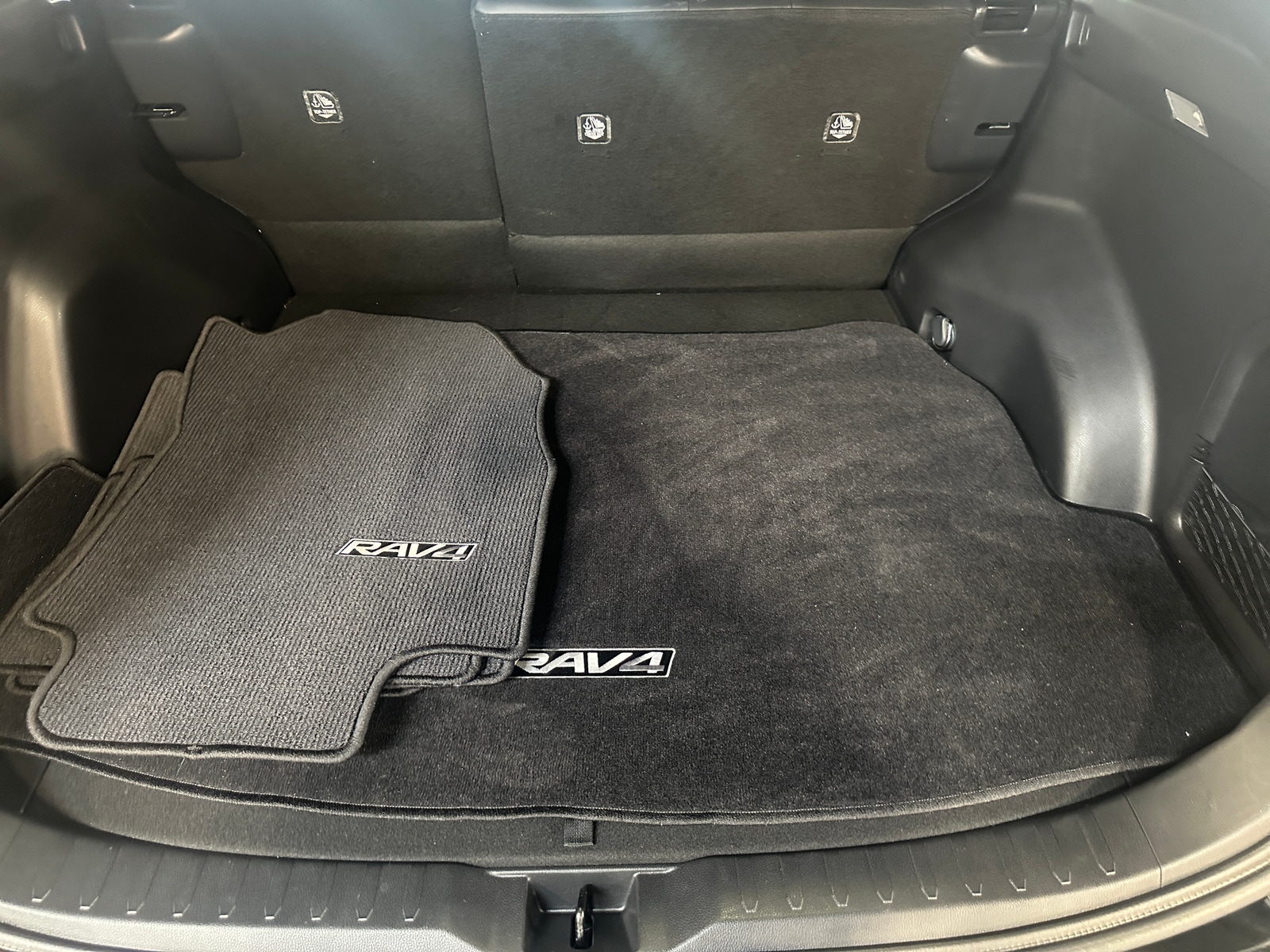Thumbnail: 2019 Toyota RAV4 - 6