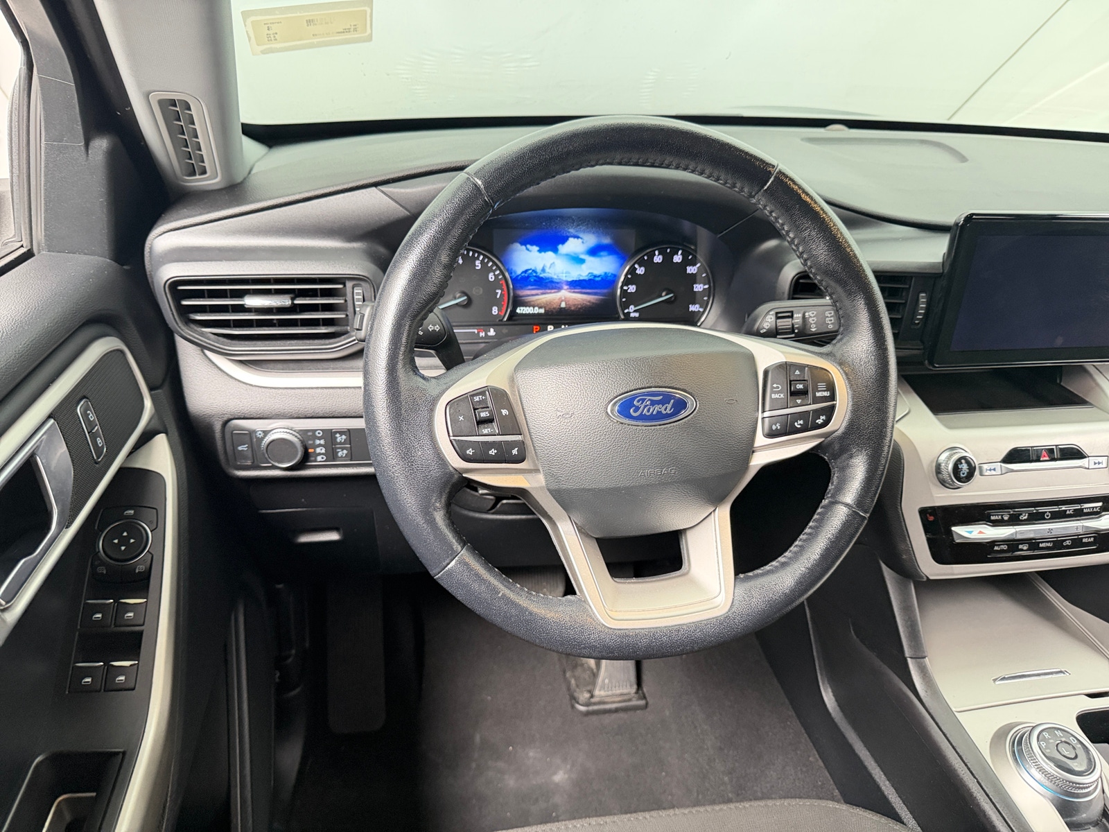 Thumbnail: 2022 Ford Explorer - 5
