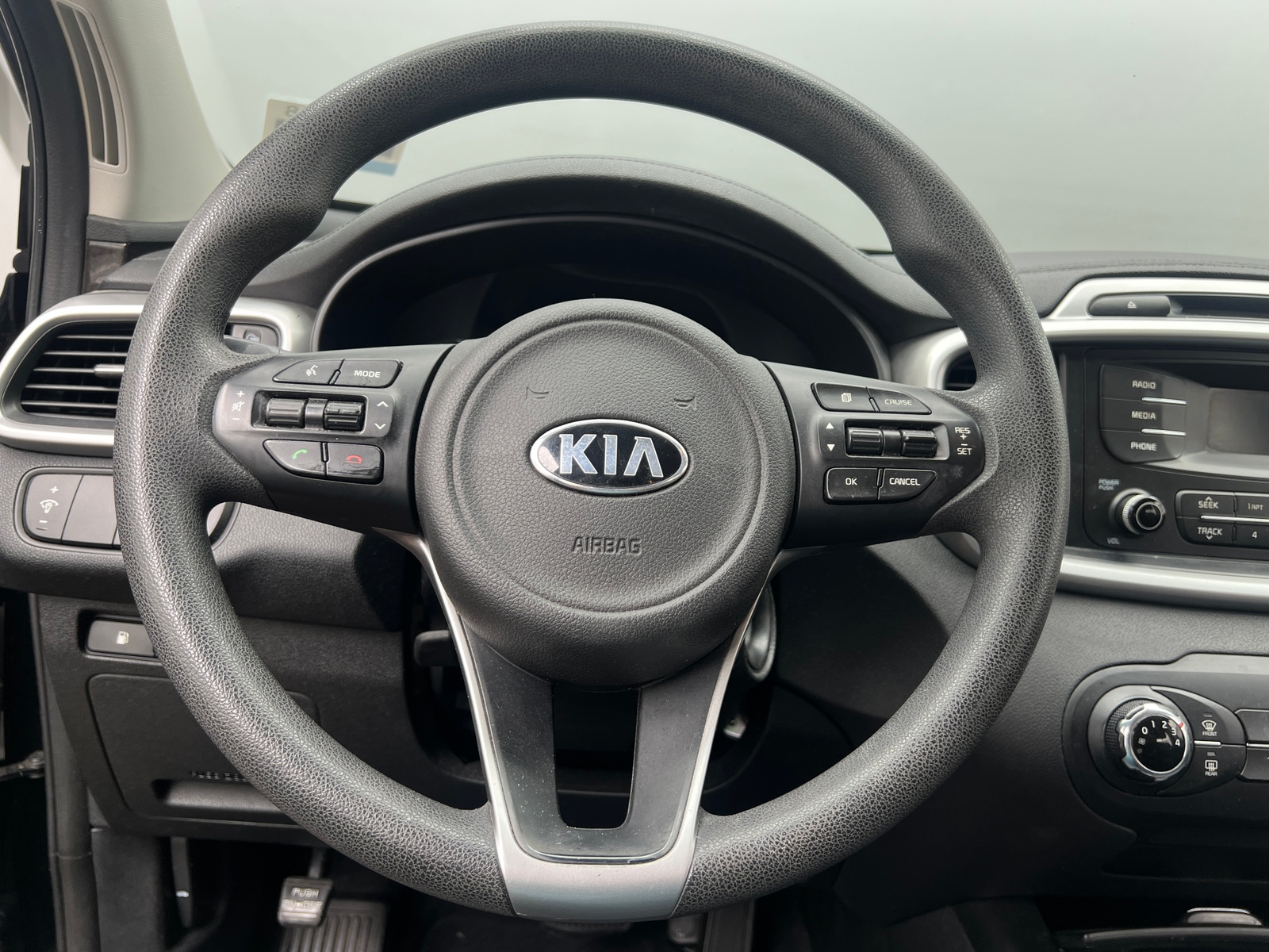 Thumbnail: 2017 Kia Sorento - 5