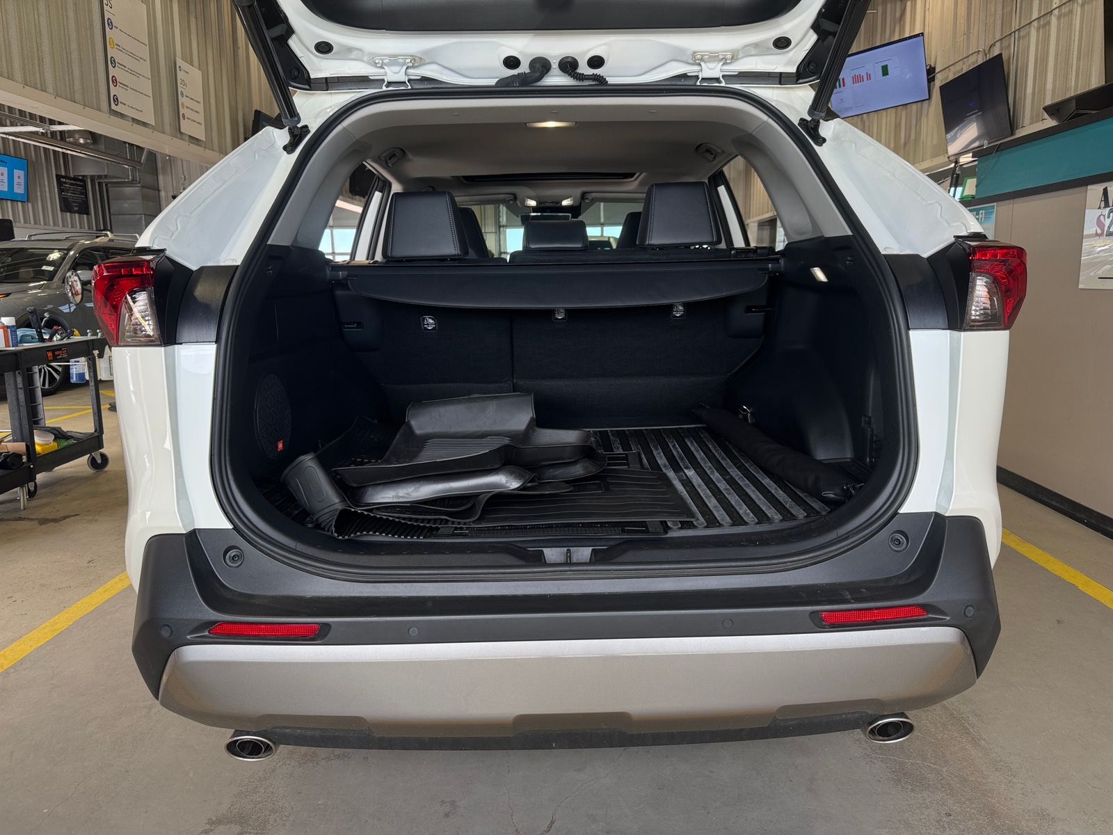 Thumbnail: 2022 Toyota RAV4 - 6