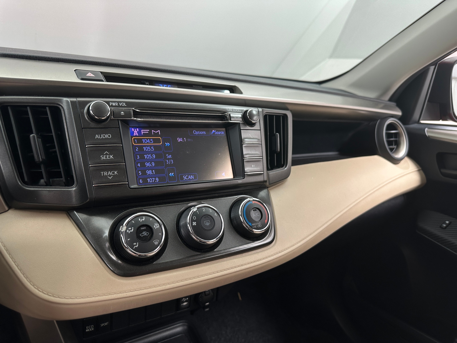 Thumbnail: 2013 Toyota RAV4 - 4