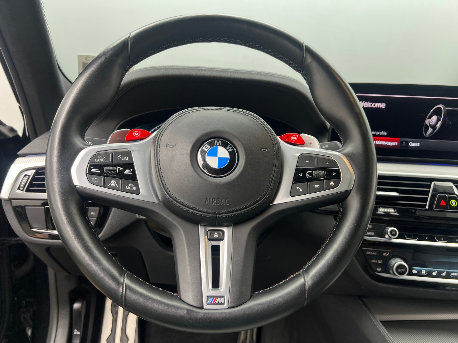 Thumbnail: 2023 BMW M5 - 4
