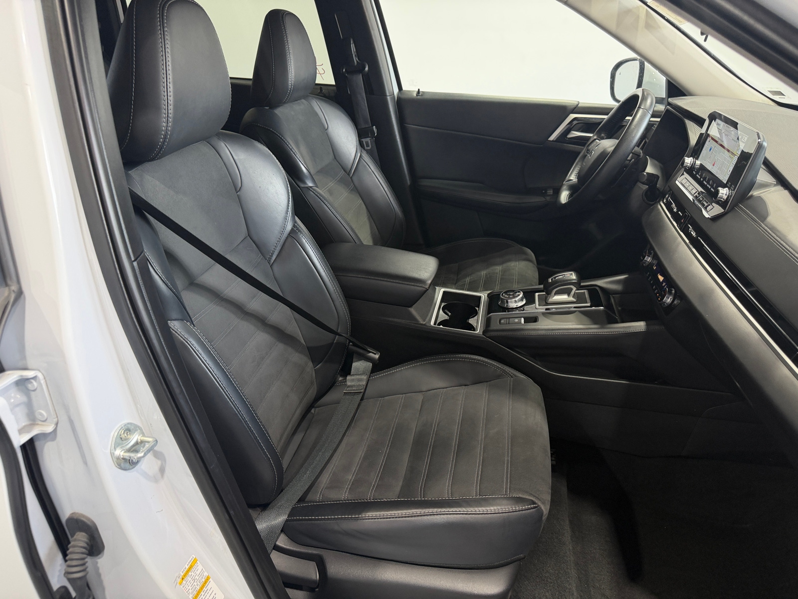 Thumbnail: 2024 Mitsubishi Outlander - 2