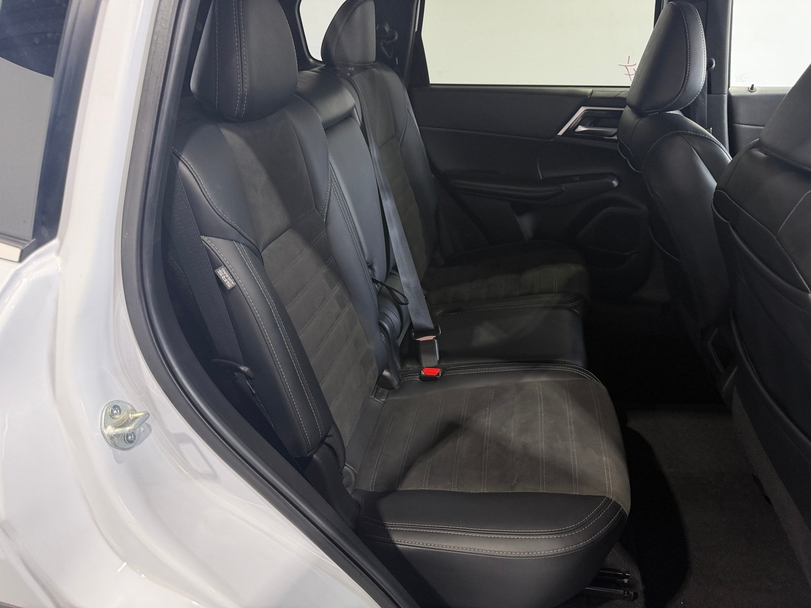Thumbnail: 2024 Mitsubishi Outlander - 6