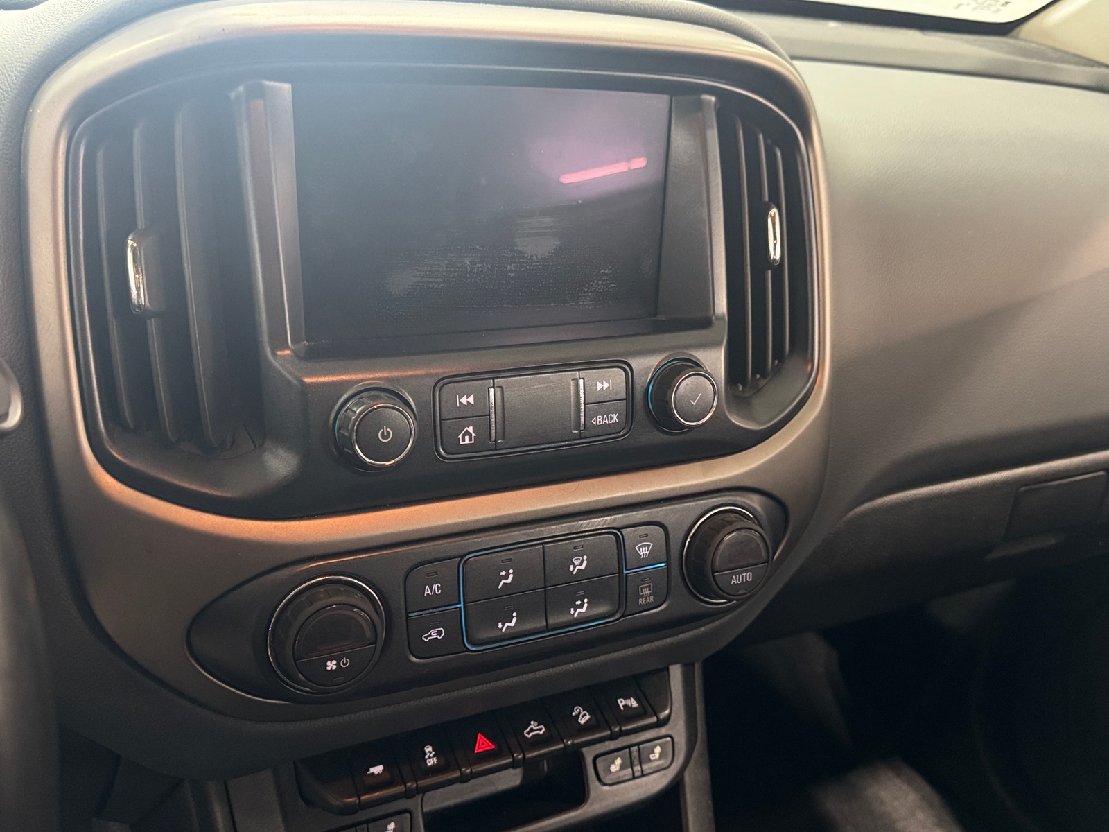 Thumbnail: 2019 Chevrolet Colorado - 3