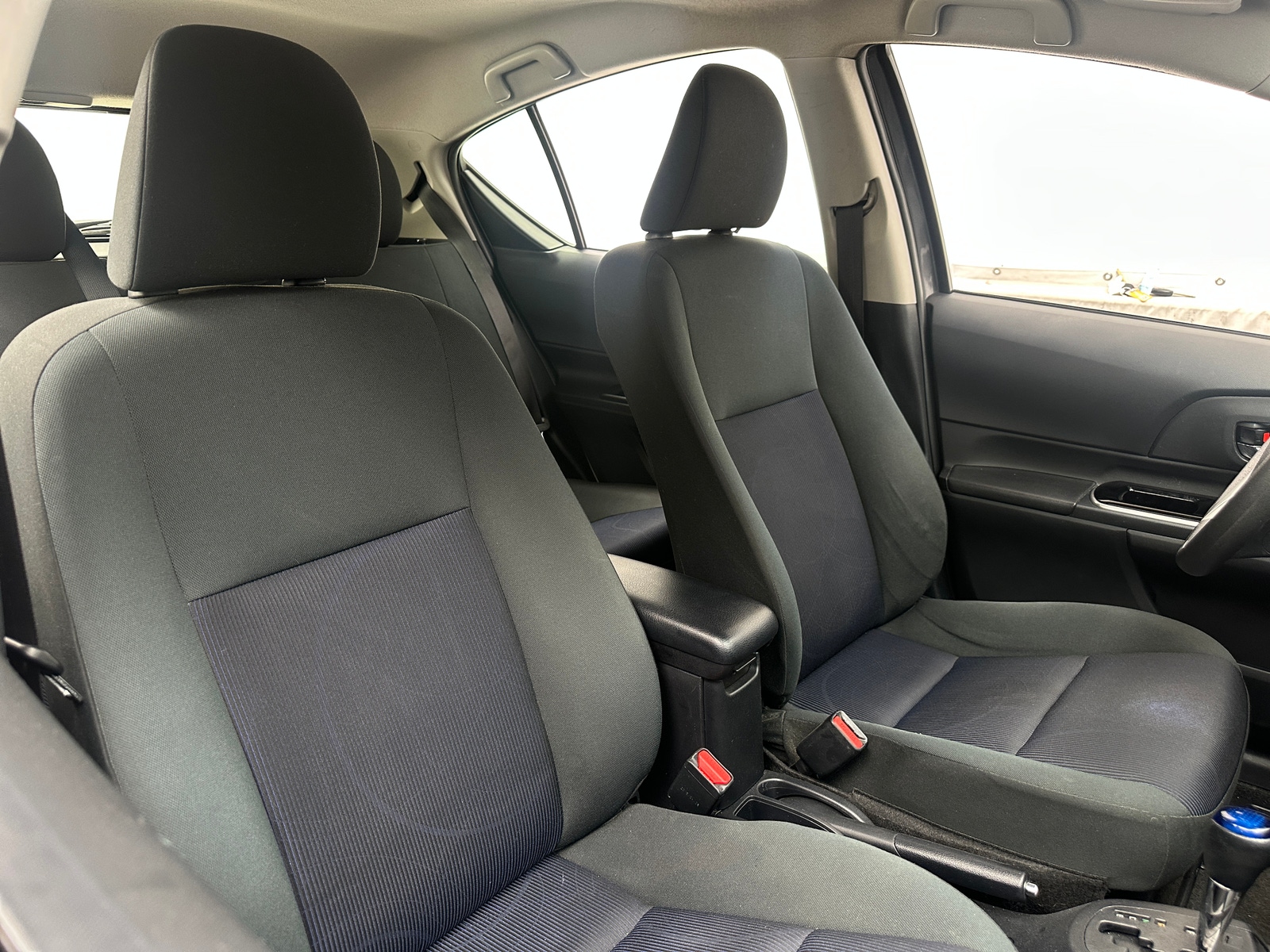 Thumbnail: 2015 Toyota Prius c - 2