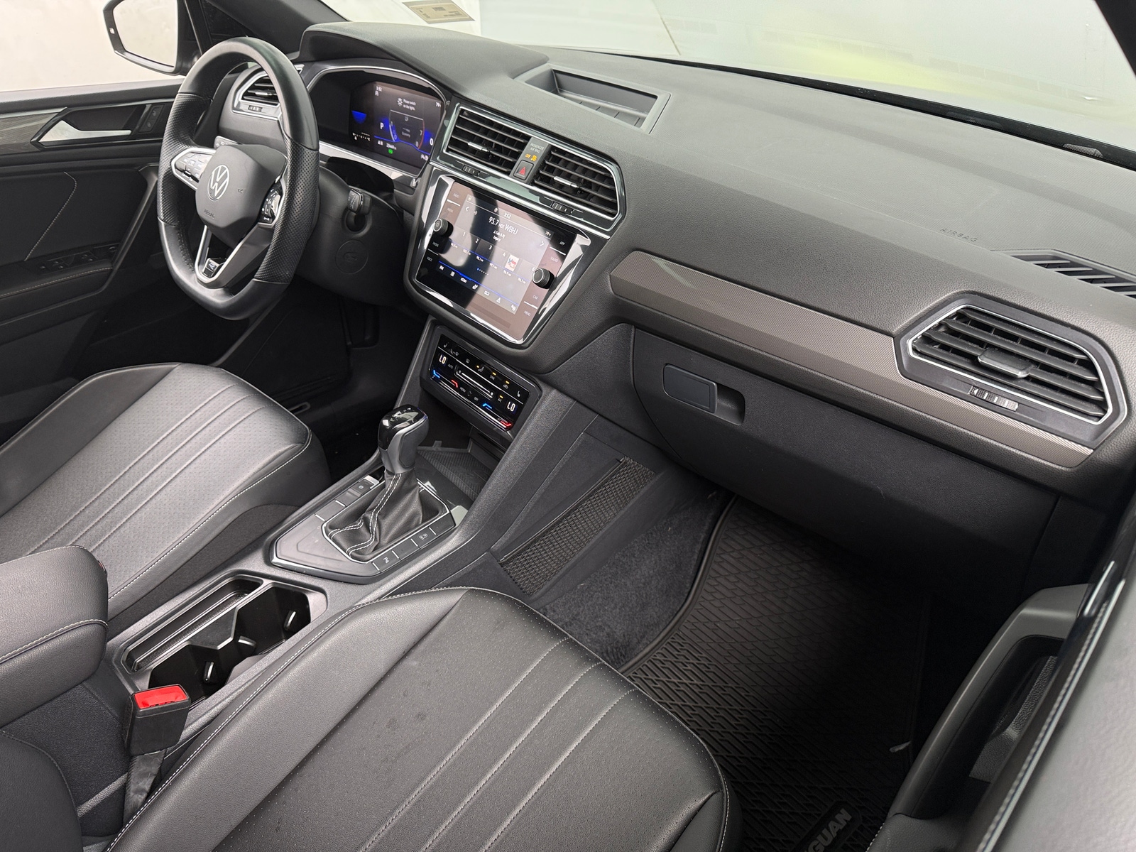 Thumbnail: 2022 Volkswagen Tiguan - 2