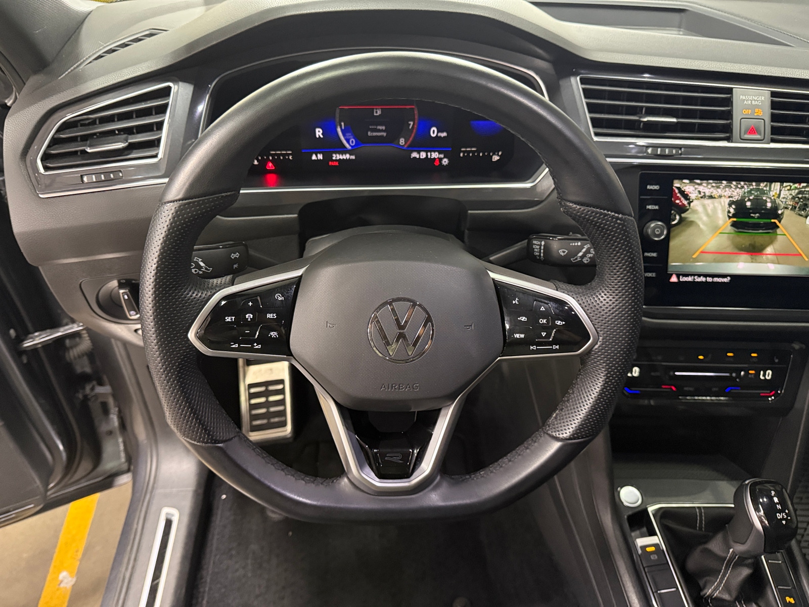 Thumbnail: 2022 Volkswagen Tiguan - 4