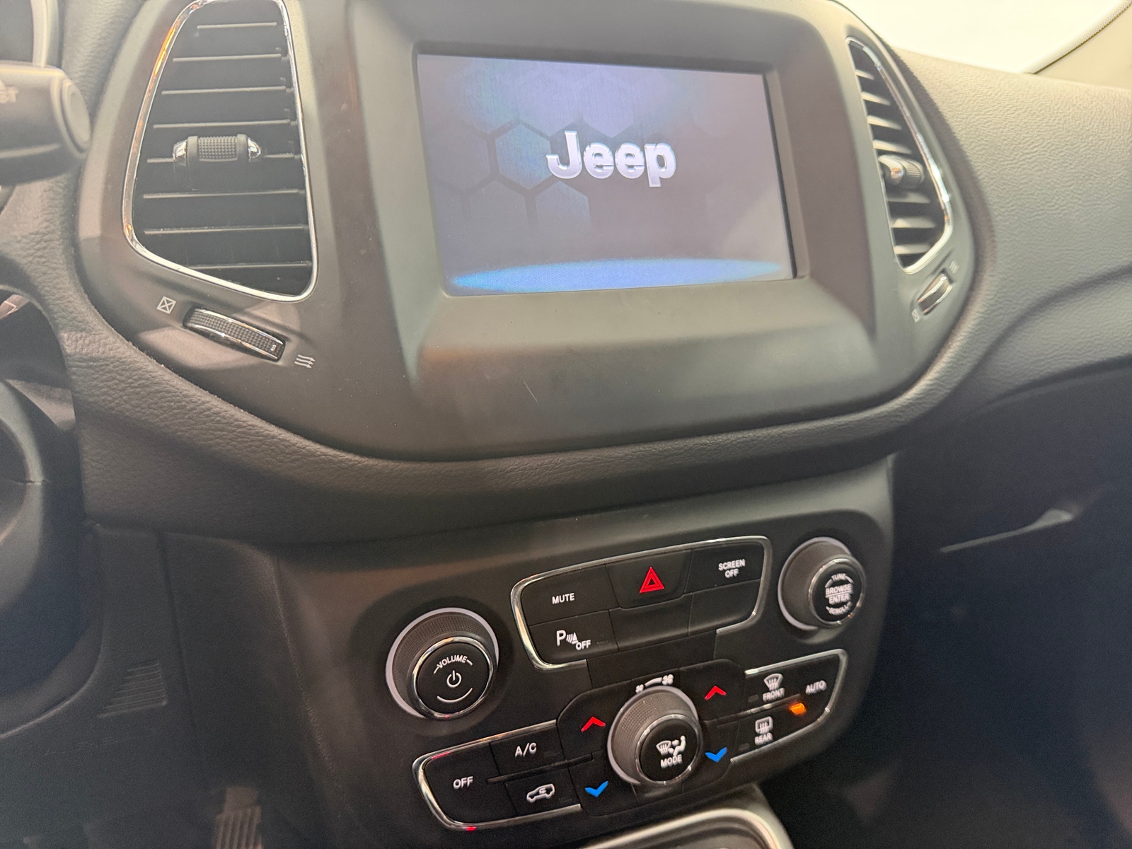 Thumbnail: 2018 Jeep Compass - 4