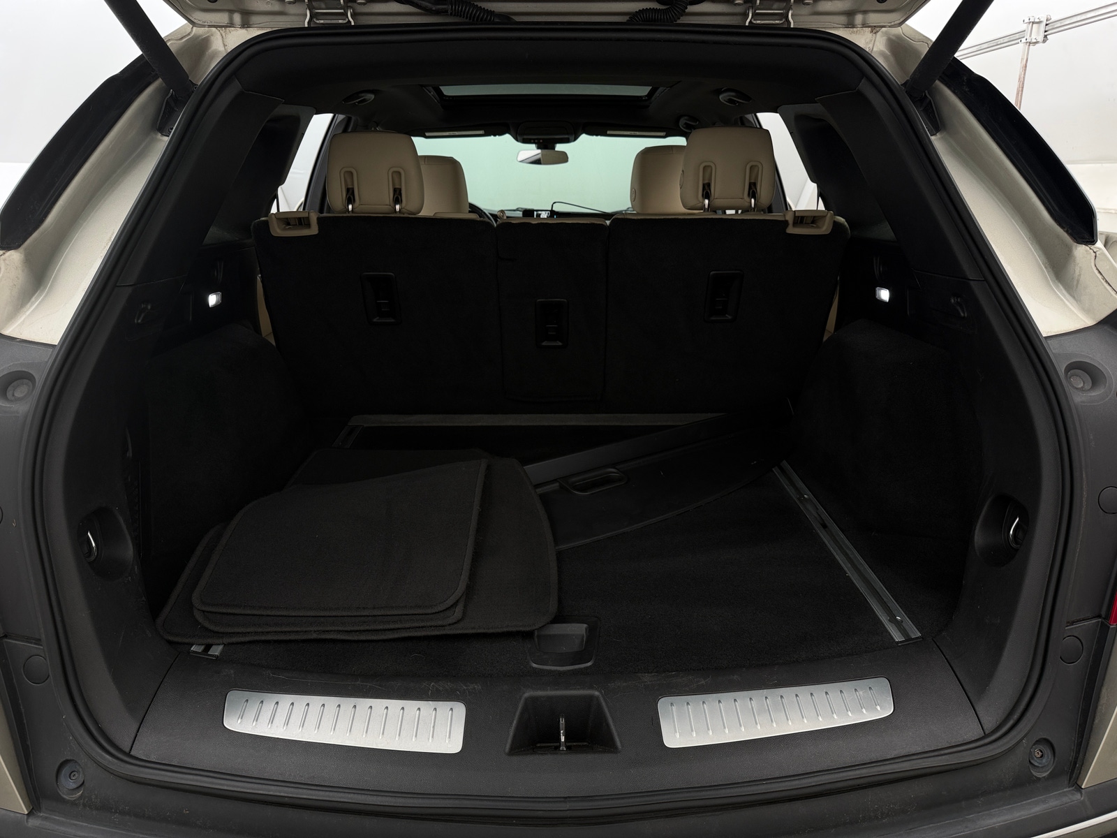 Thumbnail: 2017 Cadillac XT5 - 6