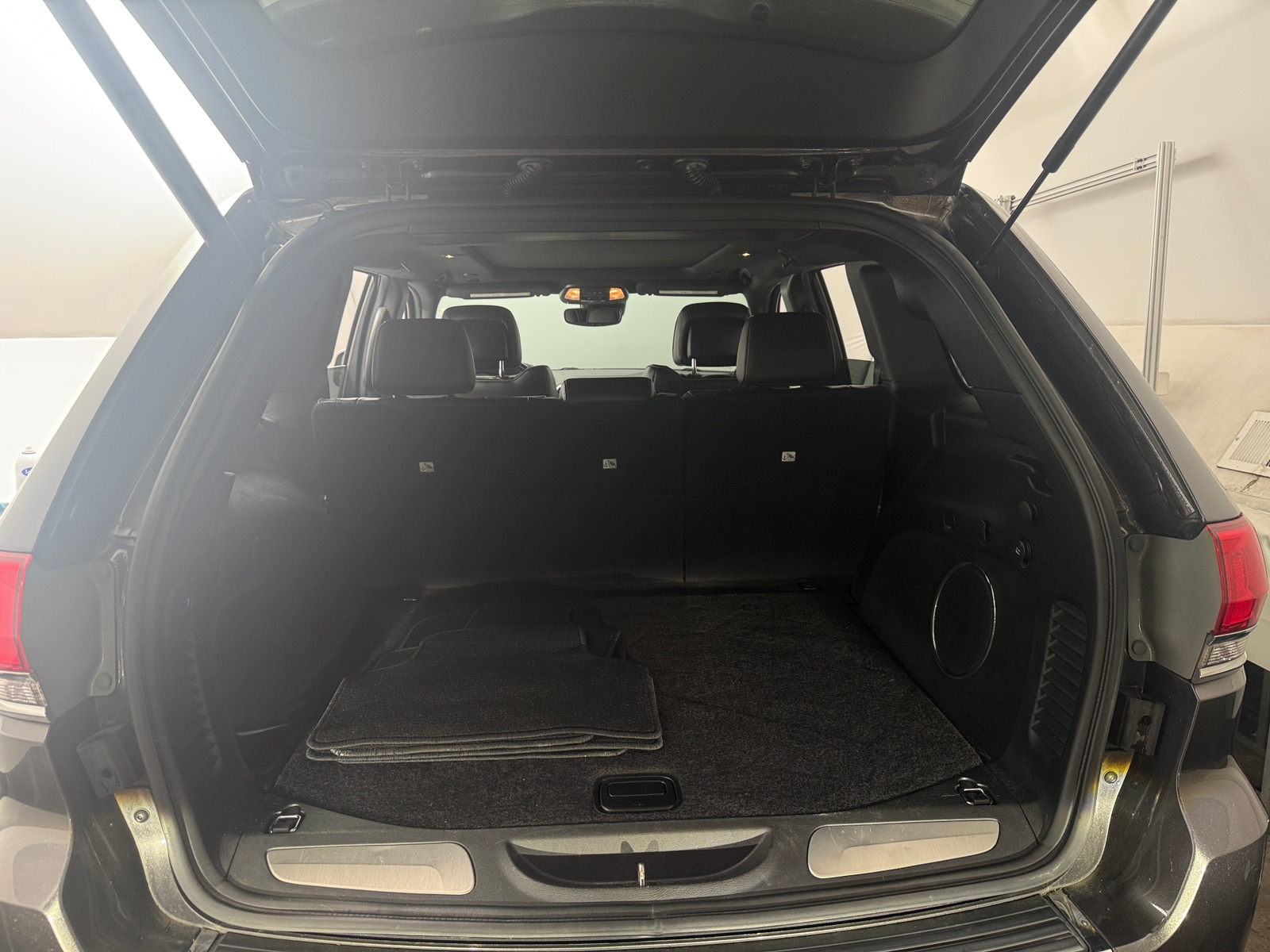 Thumbnail: 2019 Jeep Grand Cherokee - 6