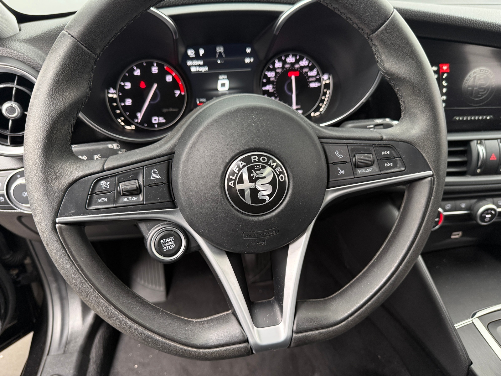 Thumbnail: 2017 Alfa Romeo Giulia - 4