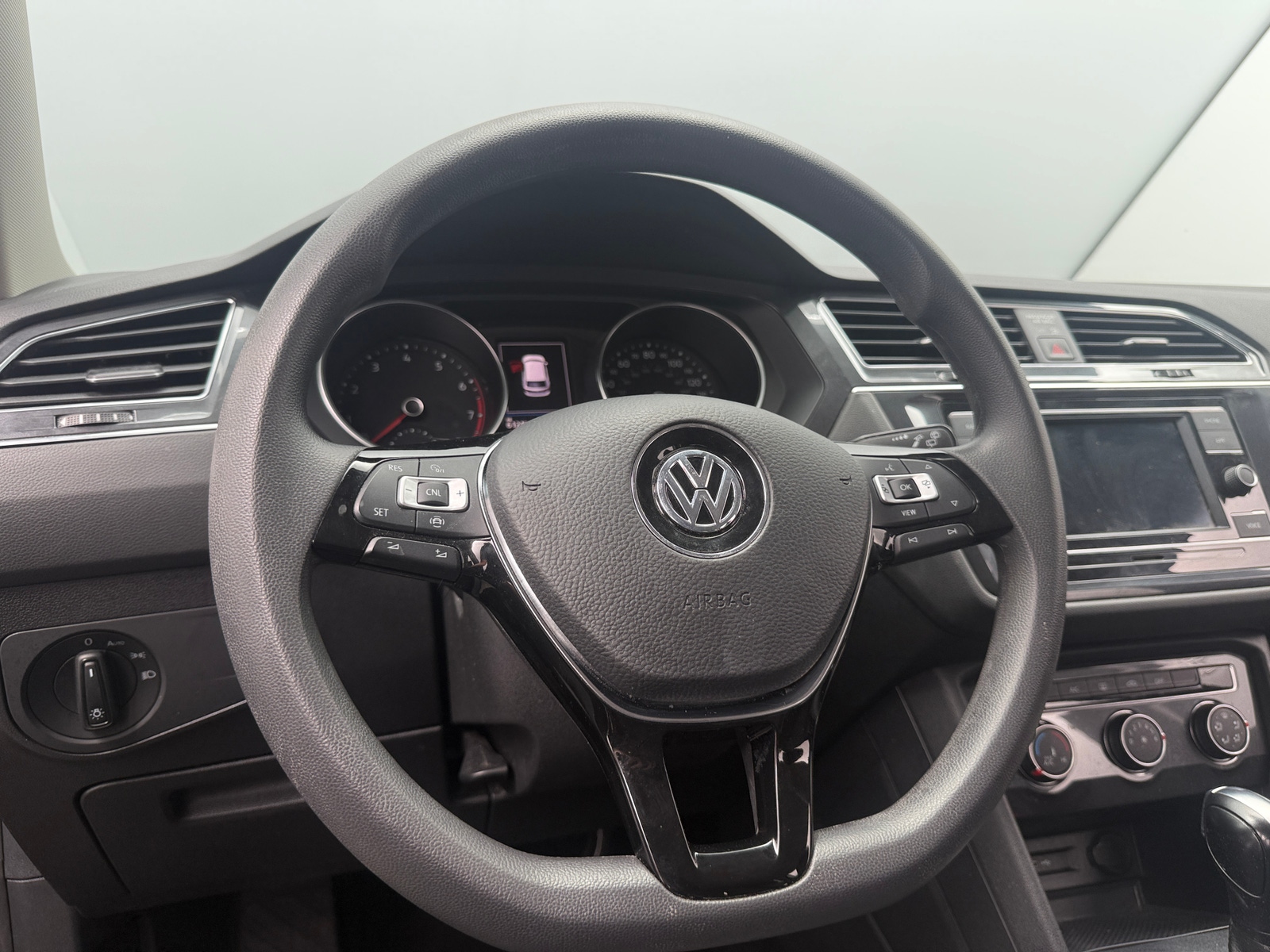 Thumbnail: 2020 Volkswagen Tiguan - 5