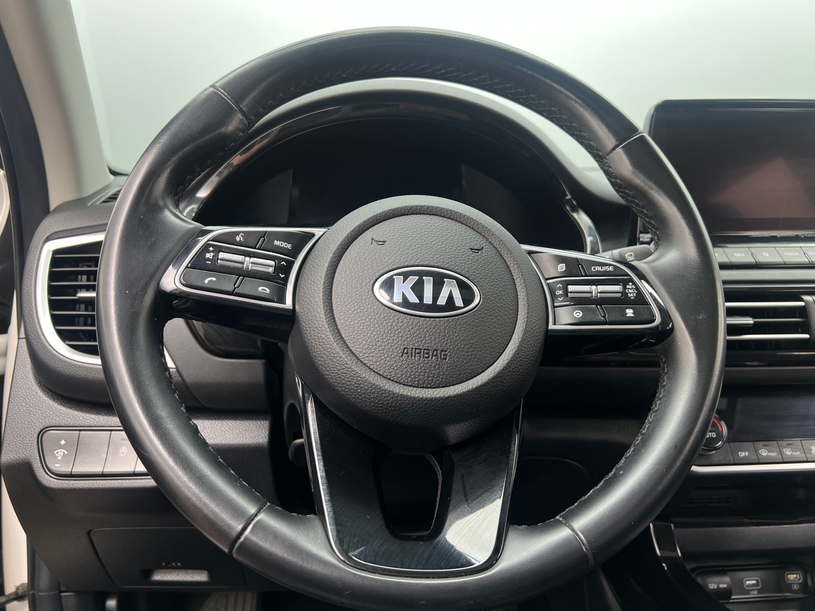 Thumbnail: 2021 Kia Seltos - 4