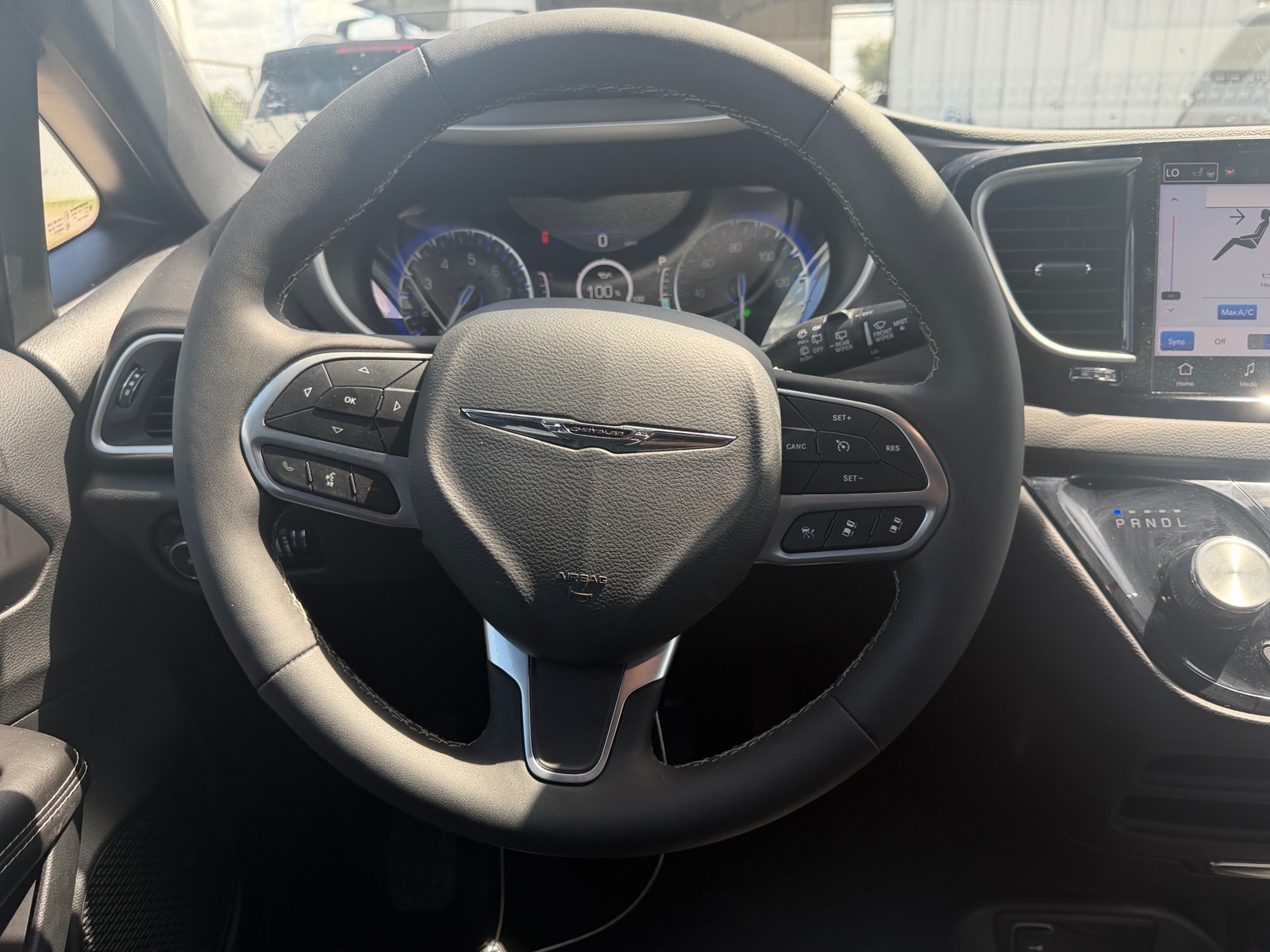 Thumbnail: 2026 Chrysler Pacifica - 4