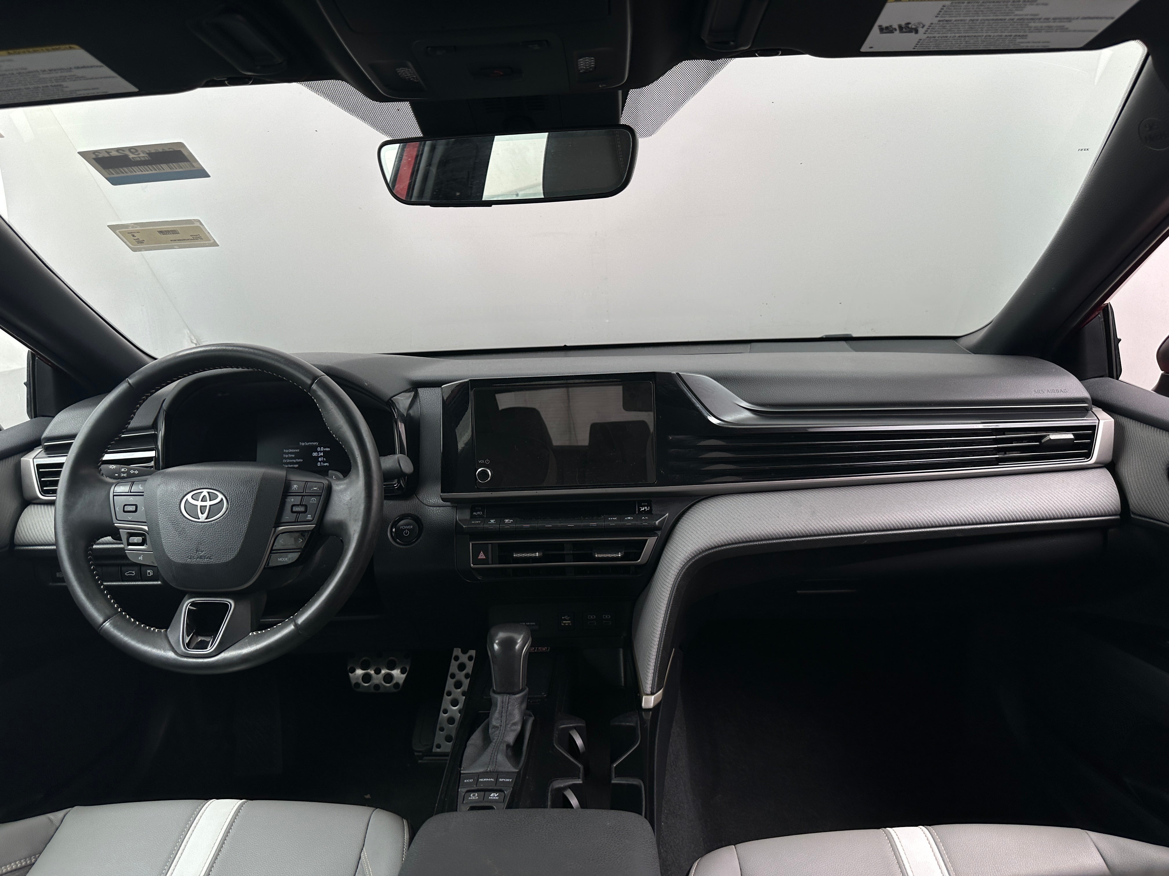 2025 Toyota Camry SE - Photo 6
