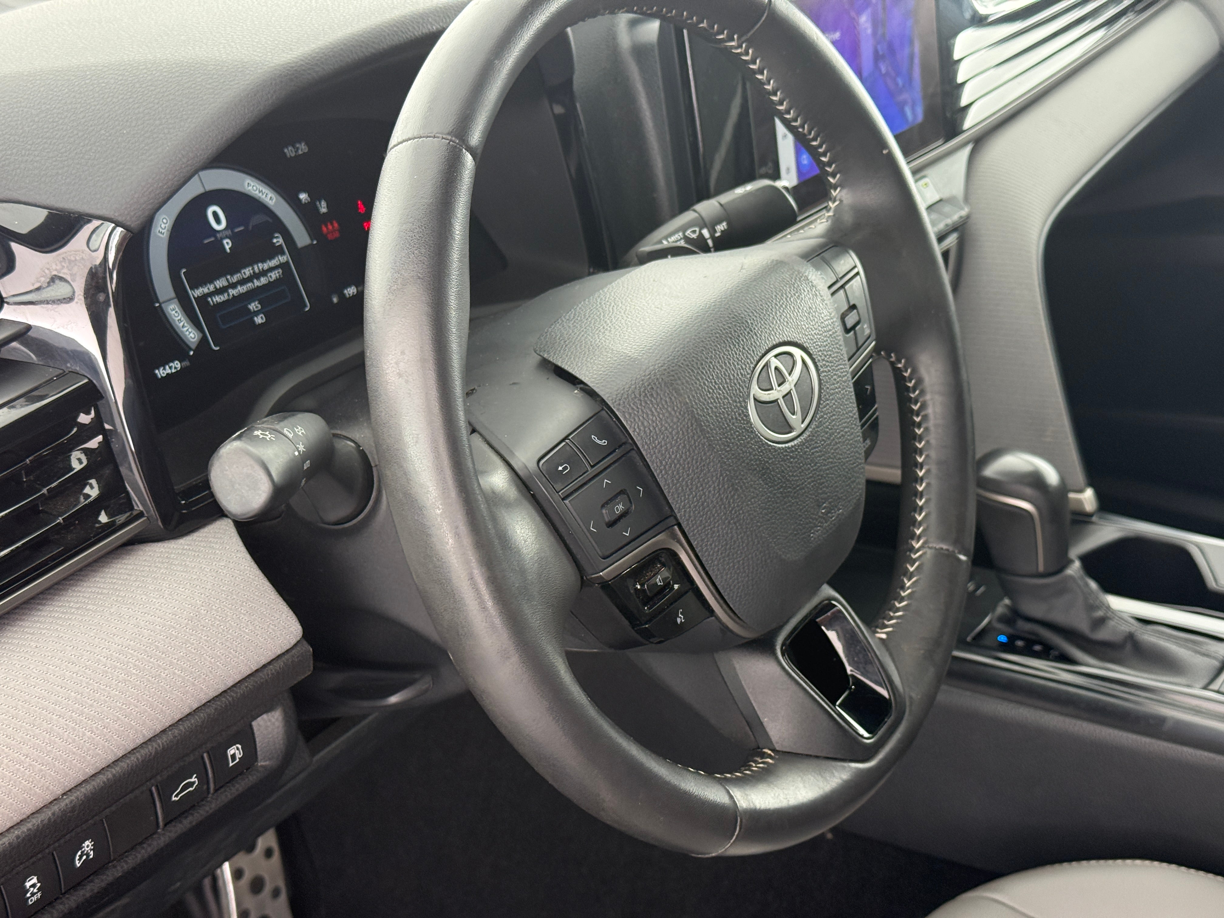 2025 Toyota Camry SE - Photo 18