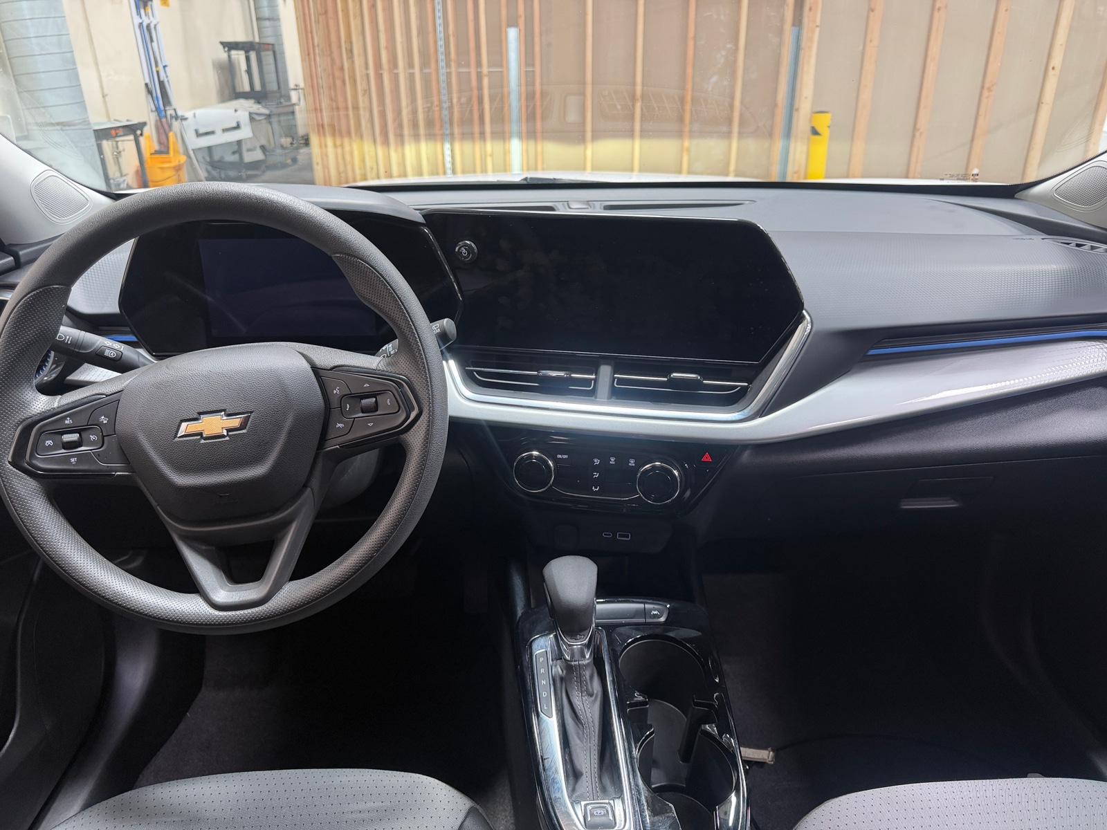 Thumbnail: 2025 Chevrolet Trax - 2