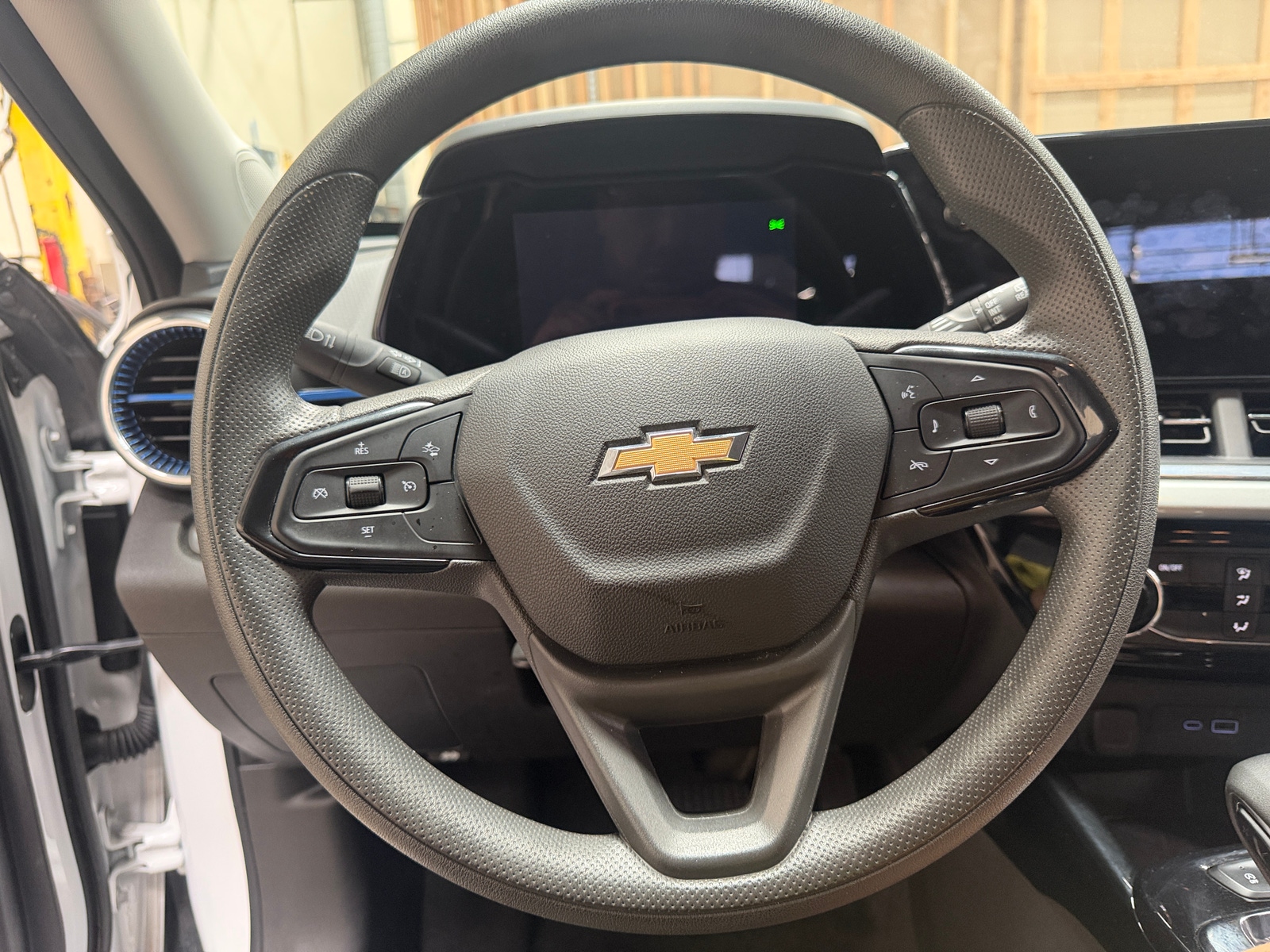 Thumbnail: 2025 Chevrolet Trax - 4