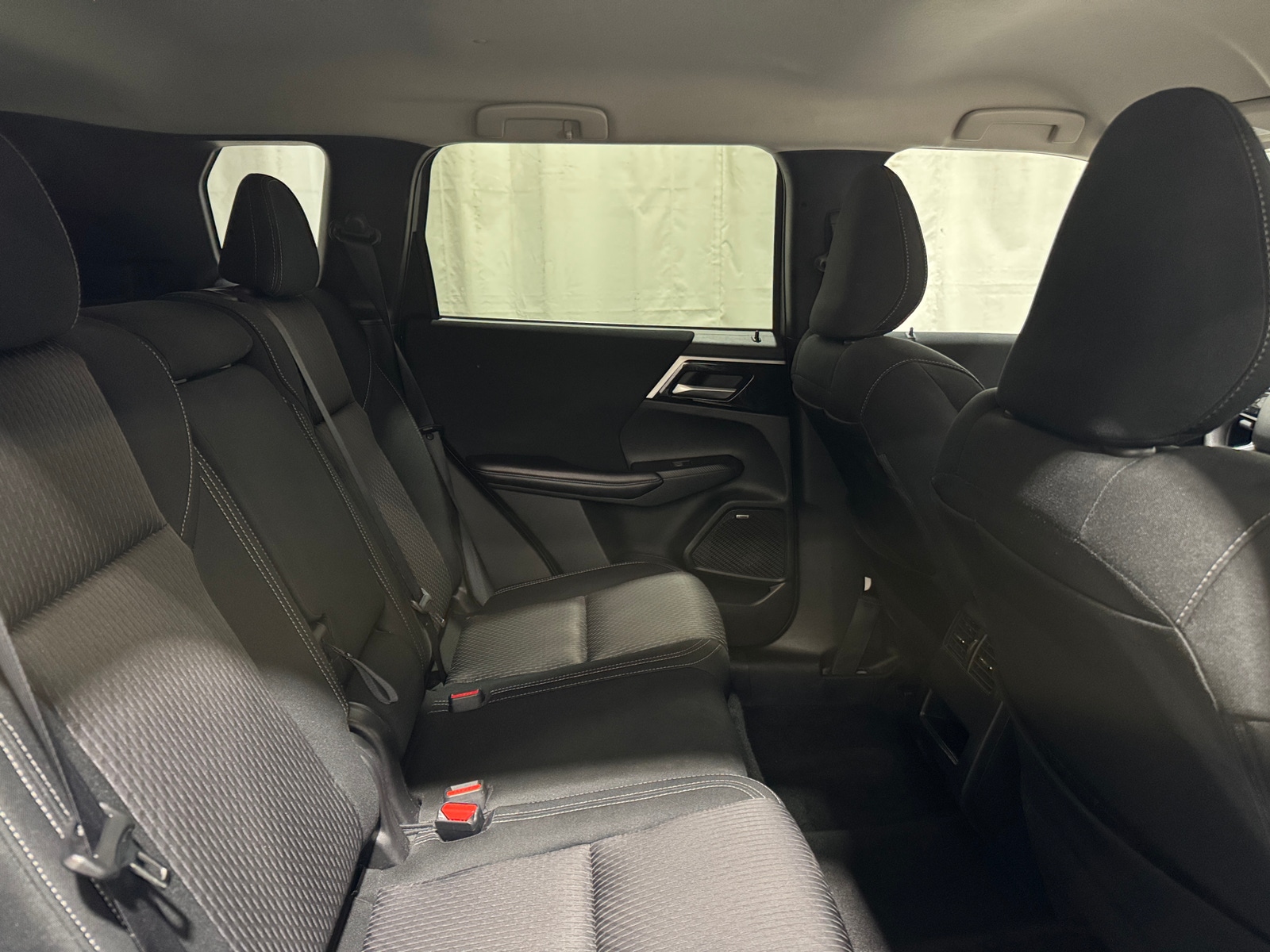 Thumbnail: 2025 Mitsubishi Outlander - 6