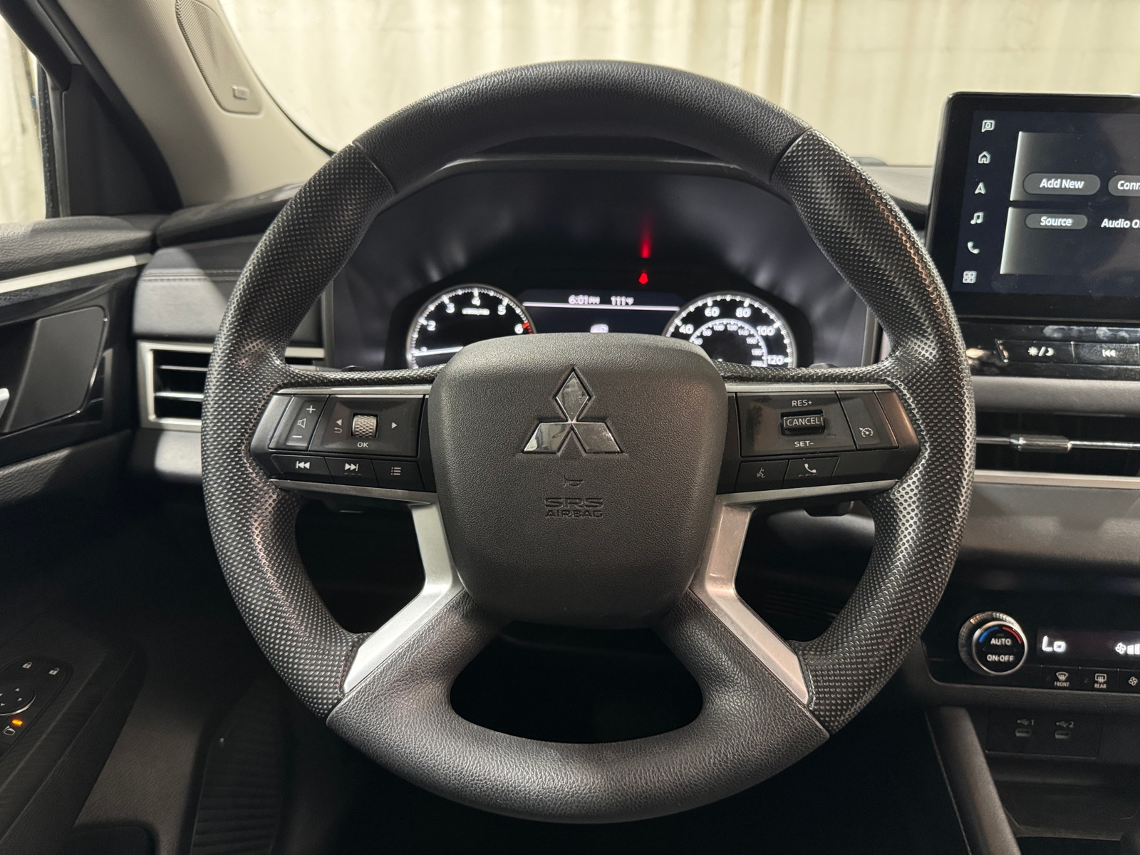 Thumbnail: 2025 Mitsubishi Outlander - 5