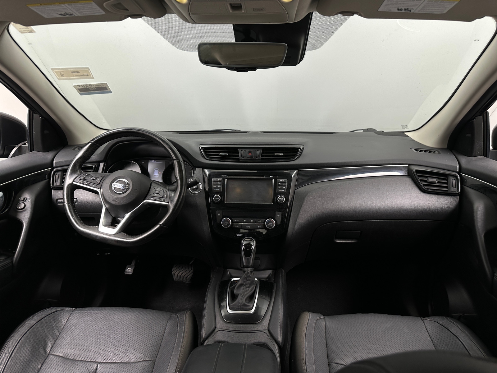 Thumbnail: 2017 Nissan Rogue Sport - 2