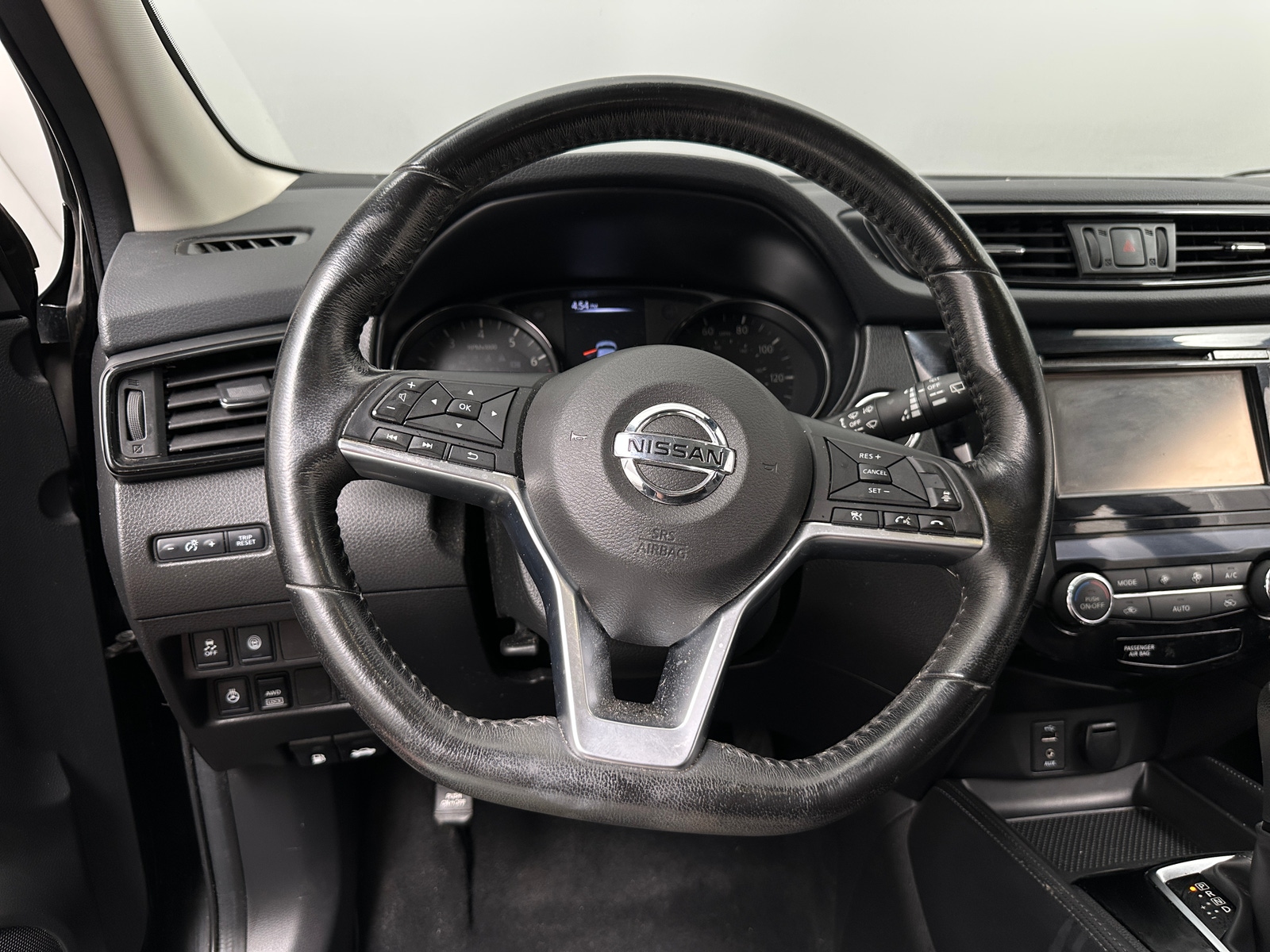 Thumbnail: 2017 Nissan Rogue Sport - 4