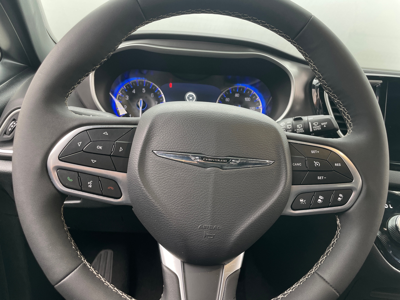 Thumbnail: 2026 Chrysler Pacifica - 4