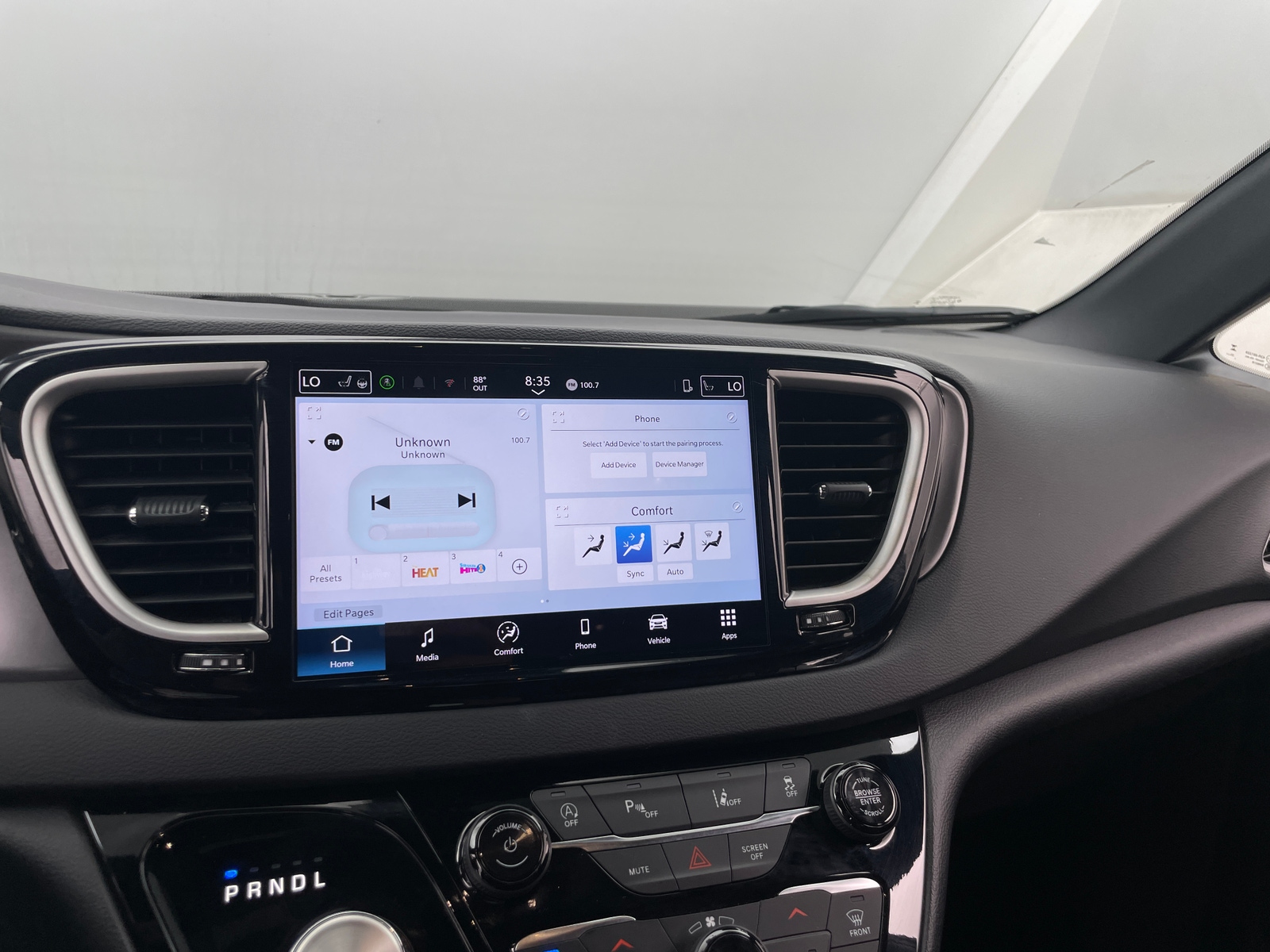 Thumbnail: 2026 Chrysler Pacifica - 3
