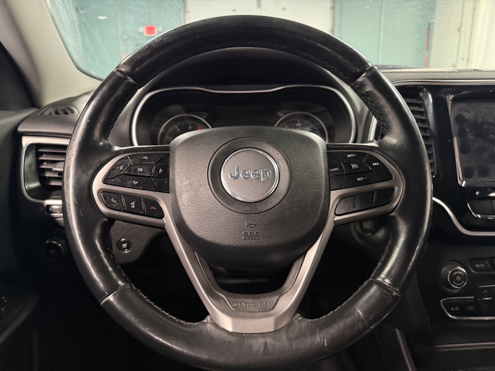 Thumbnail: 2019 Jeep Cherokee - 4