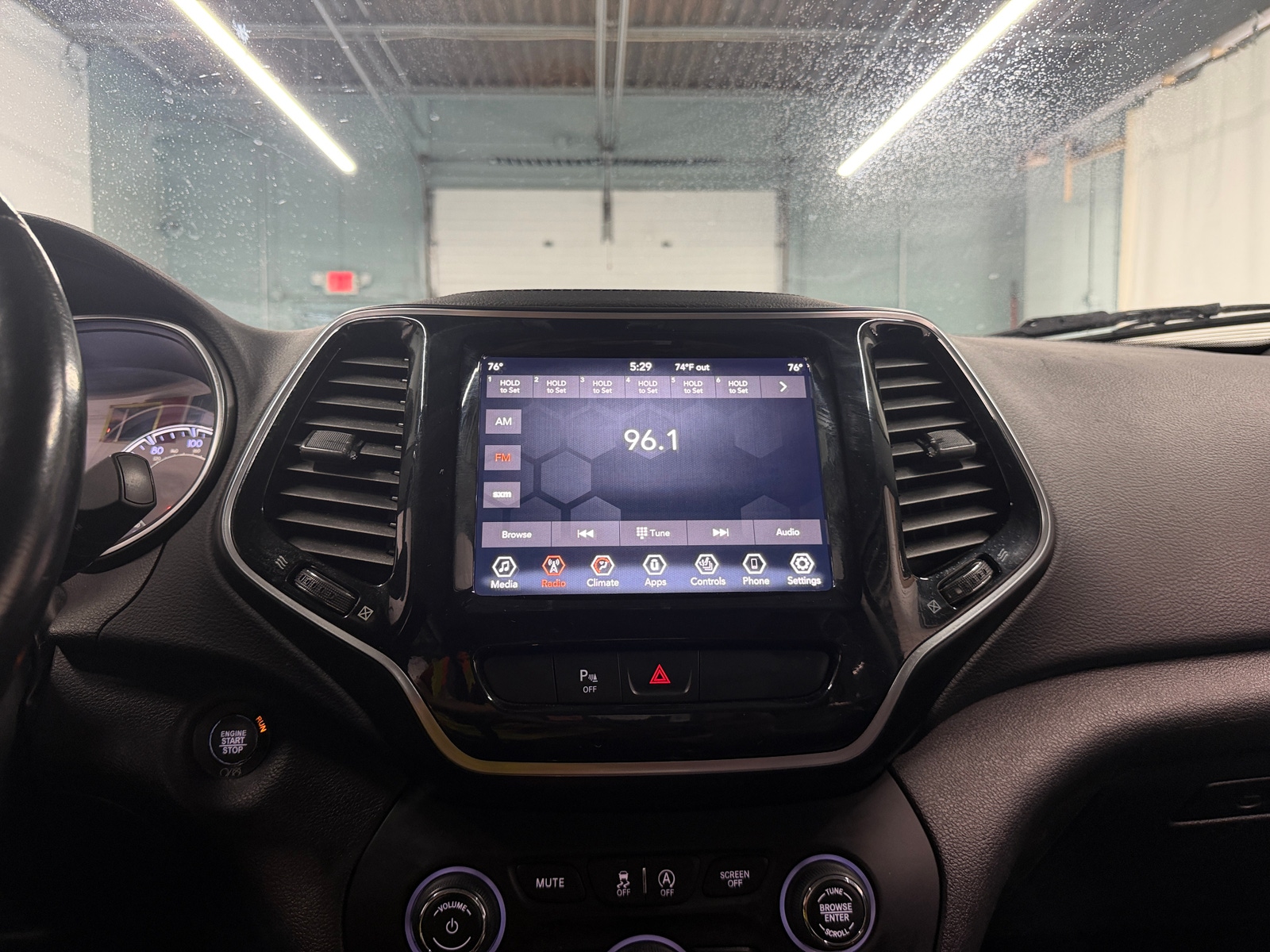Thumbnail: 2019 Jeep Cherokee - 3