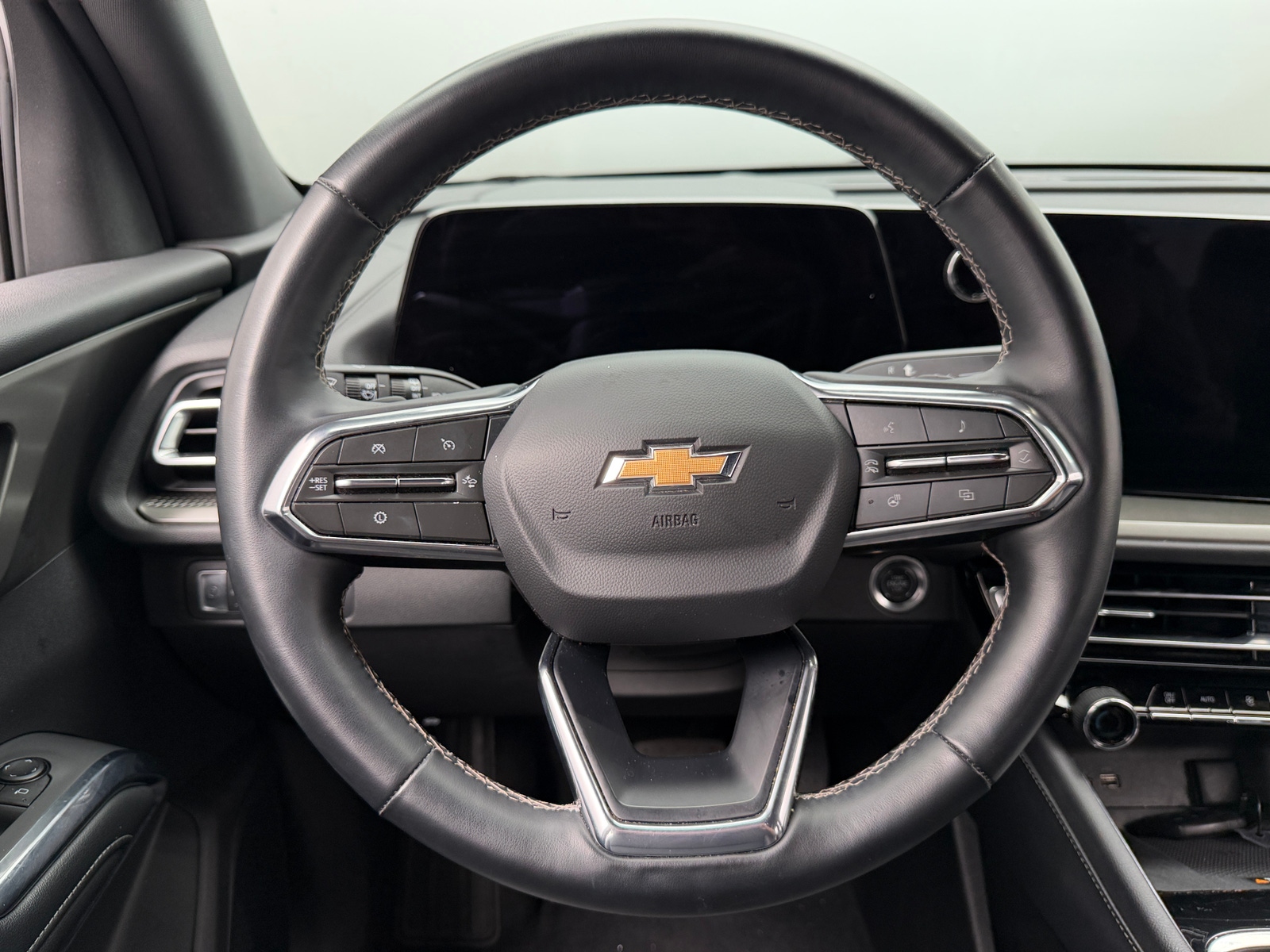 Thumbnail: 2025 Chevrolet Traverse - 4