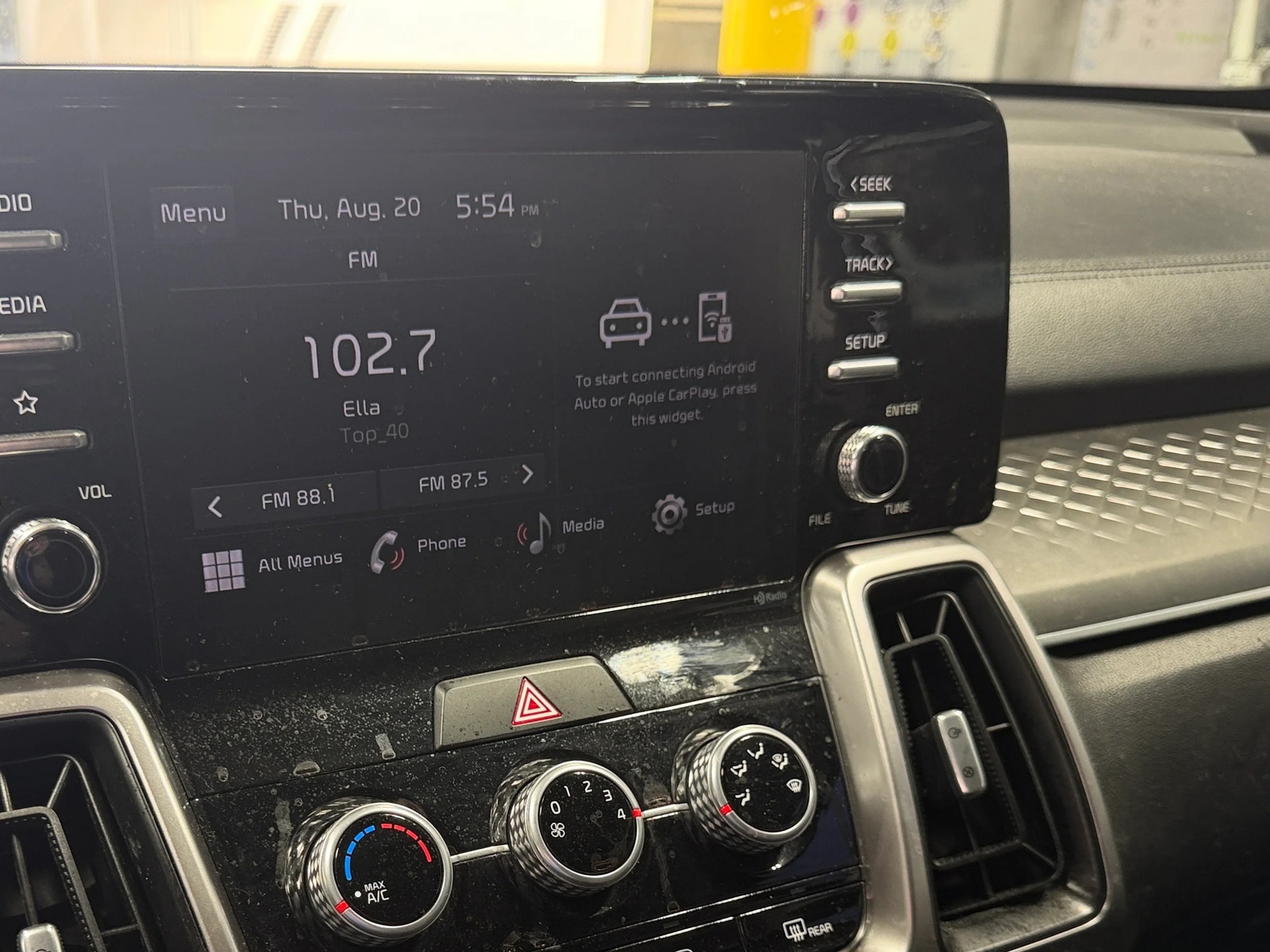 Thumbnail: 2023 Kia Sorento - 4
