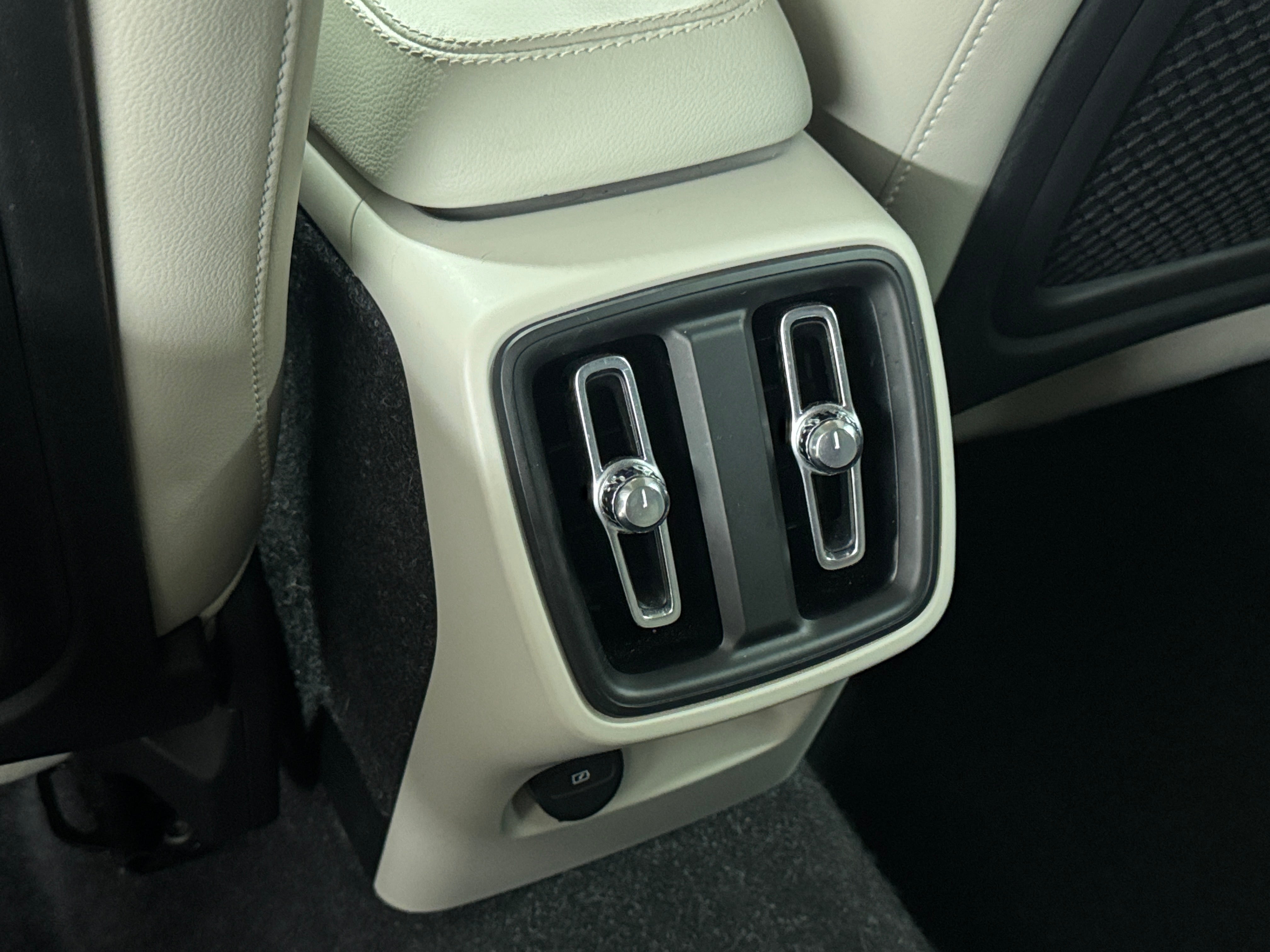 2021 Volvo XC40