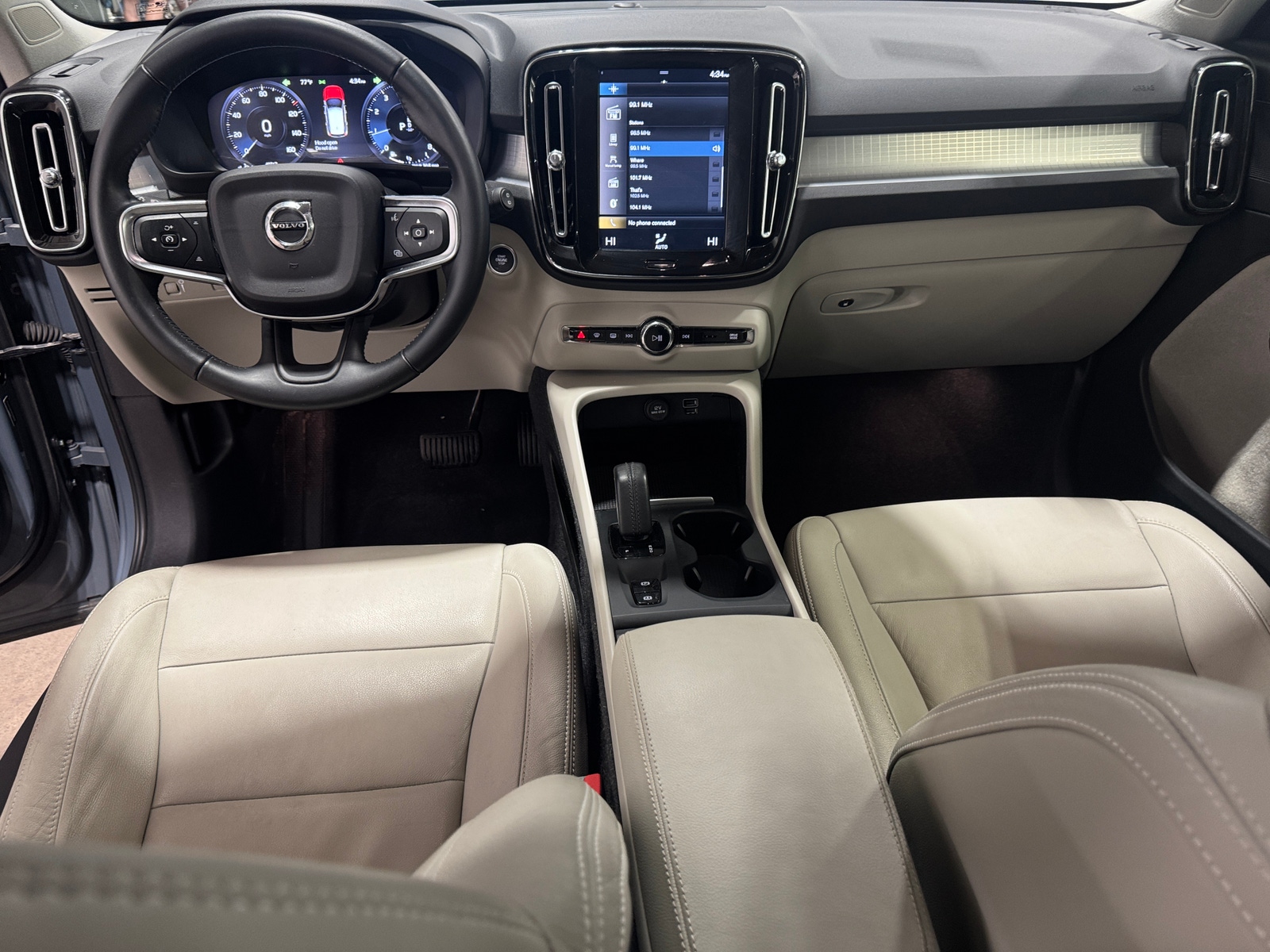 Thumbnail: 2021 Volvo XC40 - 2