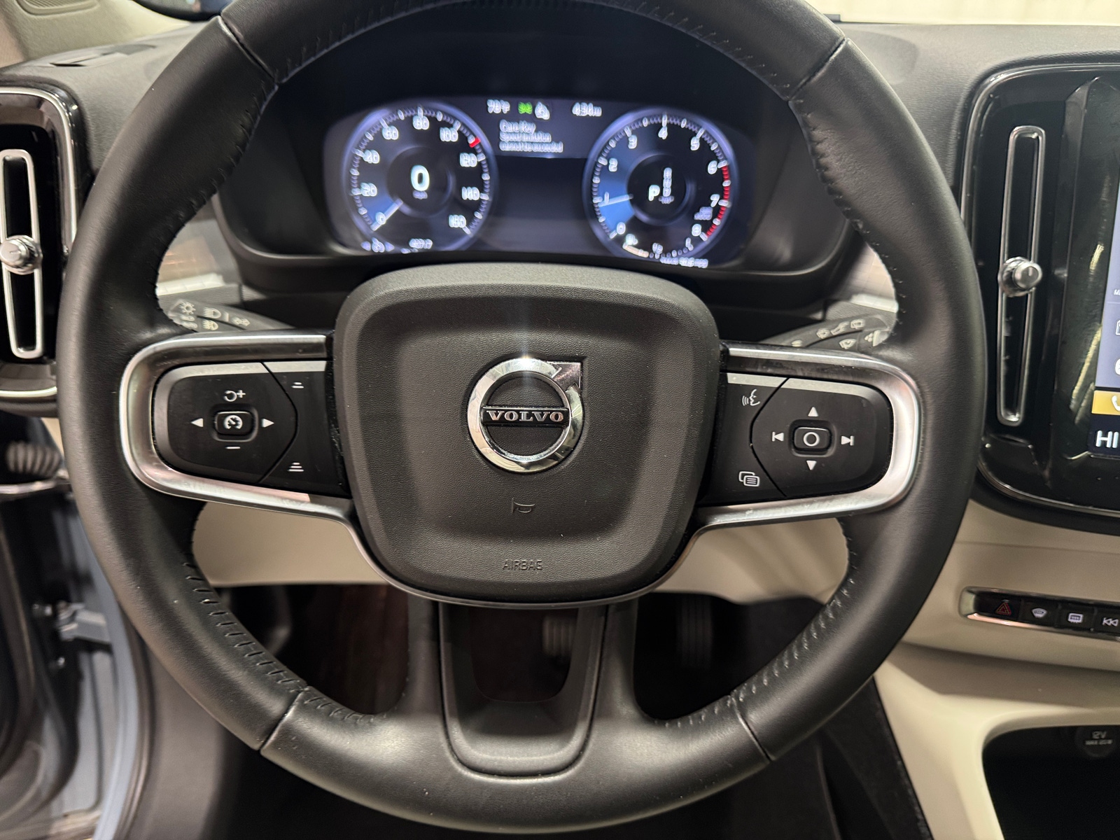 Thumbnail: 2021 Volvo XC40 - 4